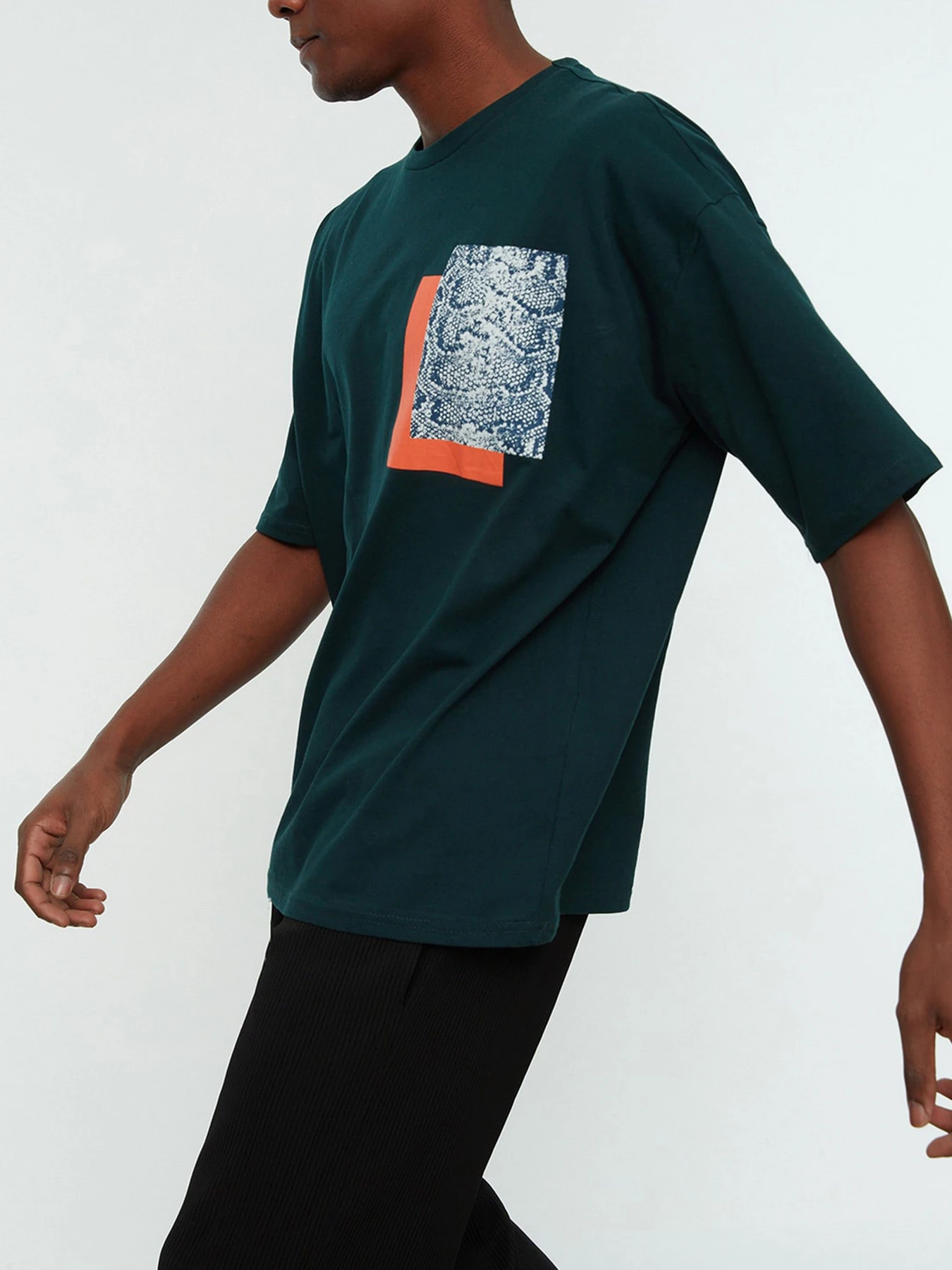 Футболки и поло Trendyol модель TMNSS21TS0149/Zumrut Yesili Футболки и поло Trendyol модель TMNSS21TS0149/Zumrut Yesili Фото