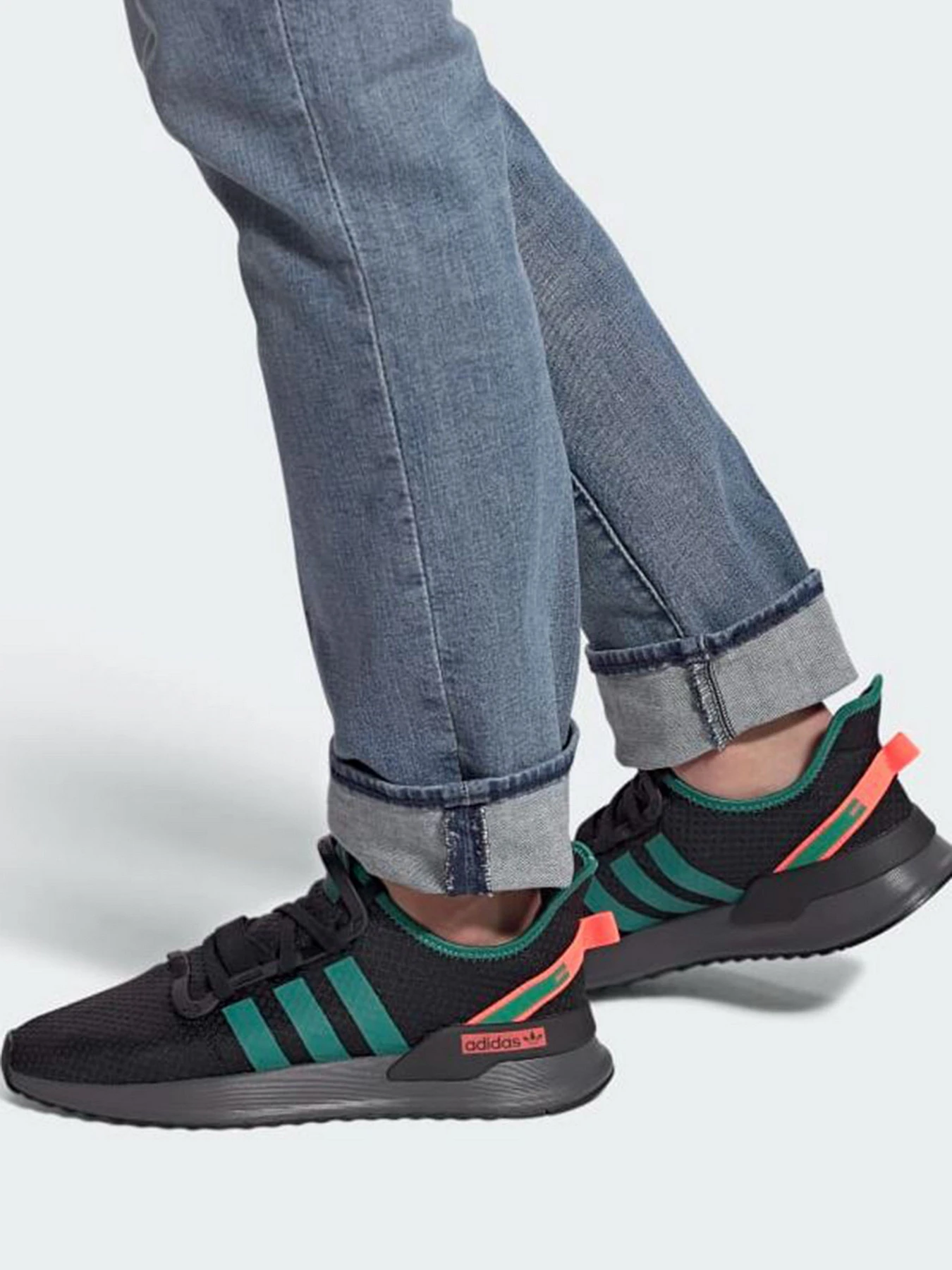Кроссовки Adidas модель FV9252 Кроссовки Adidas модель FV9252 Фото