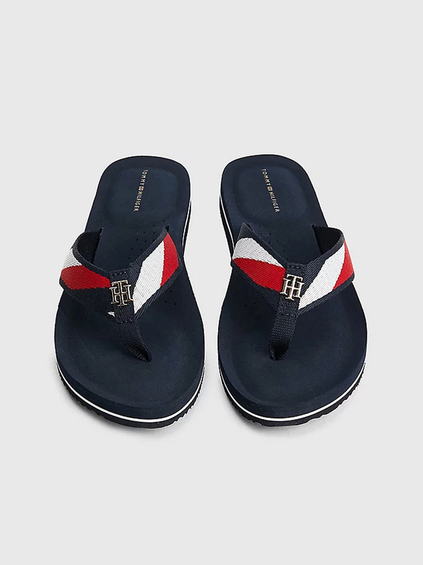 Шлёпанцы Tommy Hilfiger модель FW0FW06446-DW5 Шлёпанцы Tommy Hilfiger модель FW0FW06446-DW5 Фото