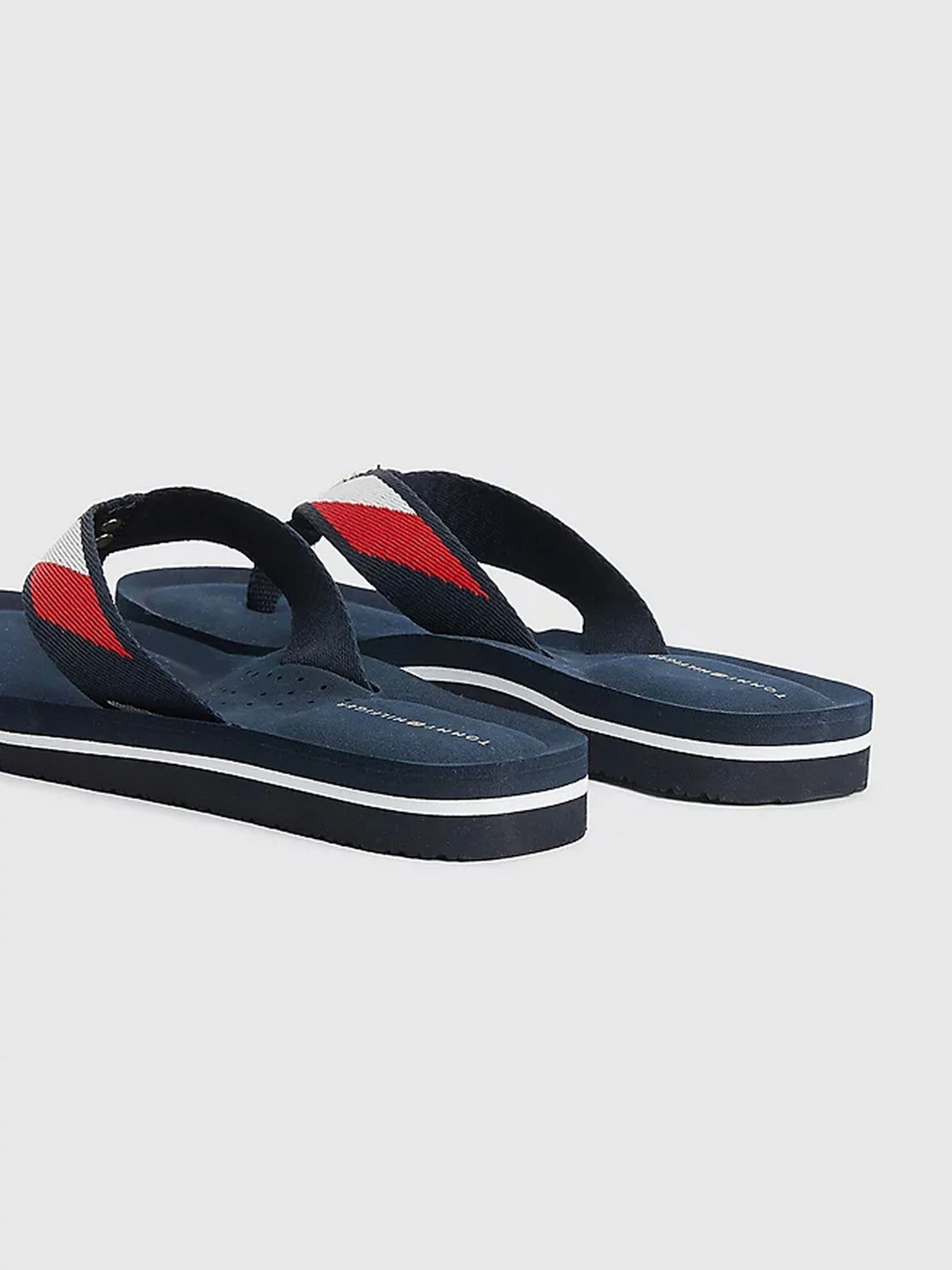 Шлёпанцы Tommy Hilfiger модель FW0FW06446-DW5 Шлёпанцы Tommy Hilfiger модель FW0FW06446-DW5 Фото