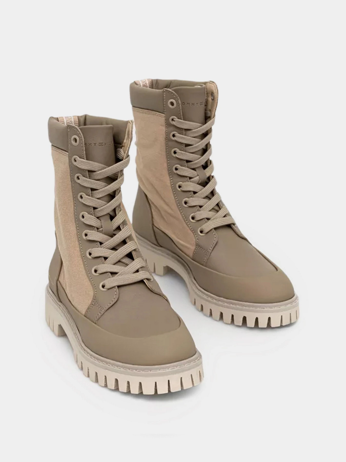 Ботинки и сапоги Tommy Hilfiger модель FW0FW06549-AEG Ботинки и сапоги Tommy Hilfiger модель FW0FW06549-AEG Фото