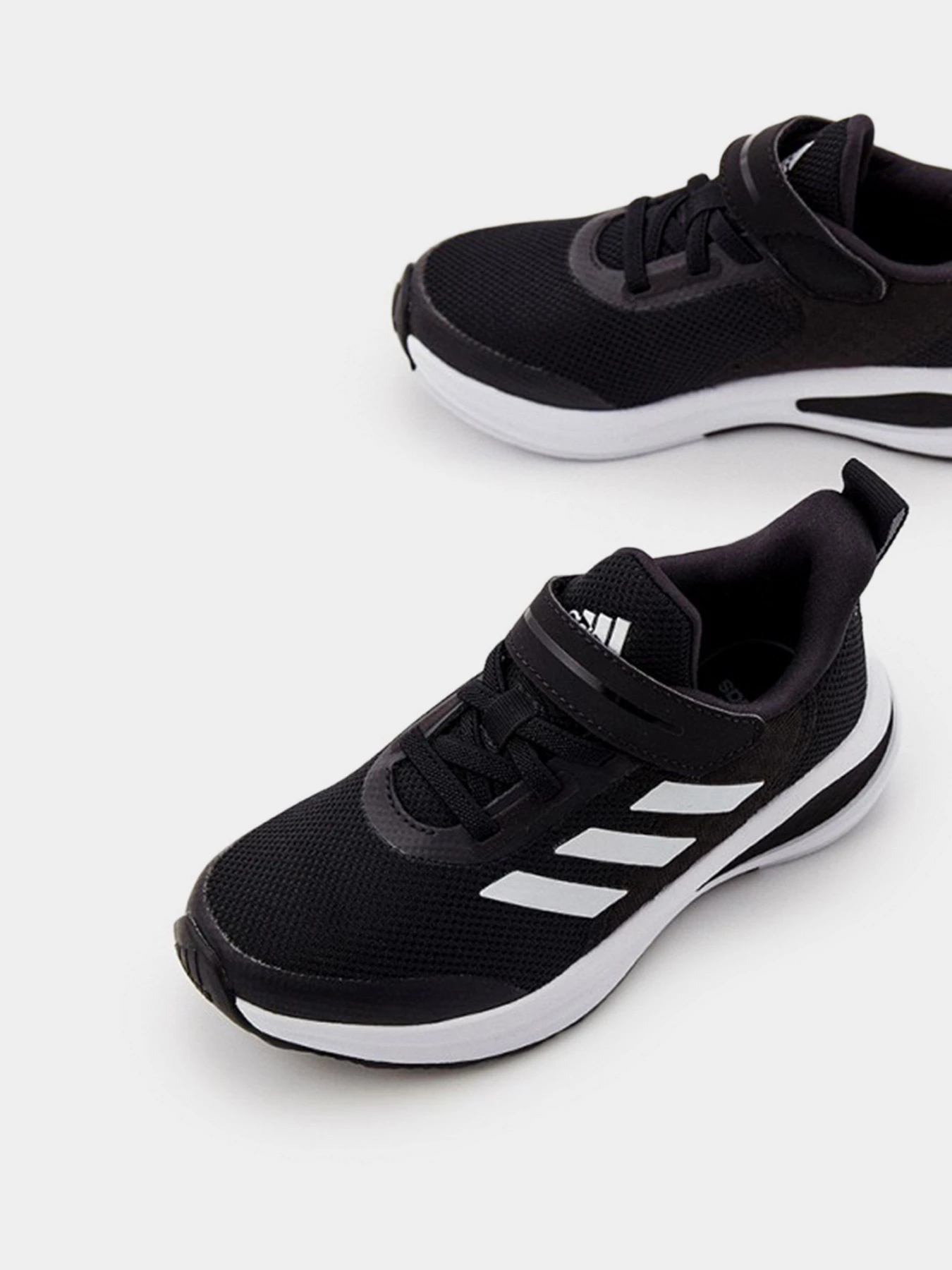 Кроссовки Adidas модель FW2579 Кроссовки Adidas модель FW2579 Фото