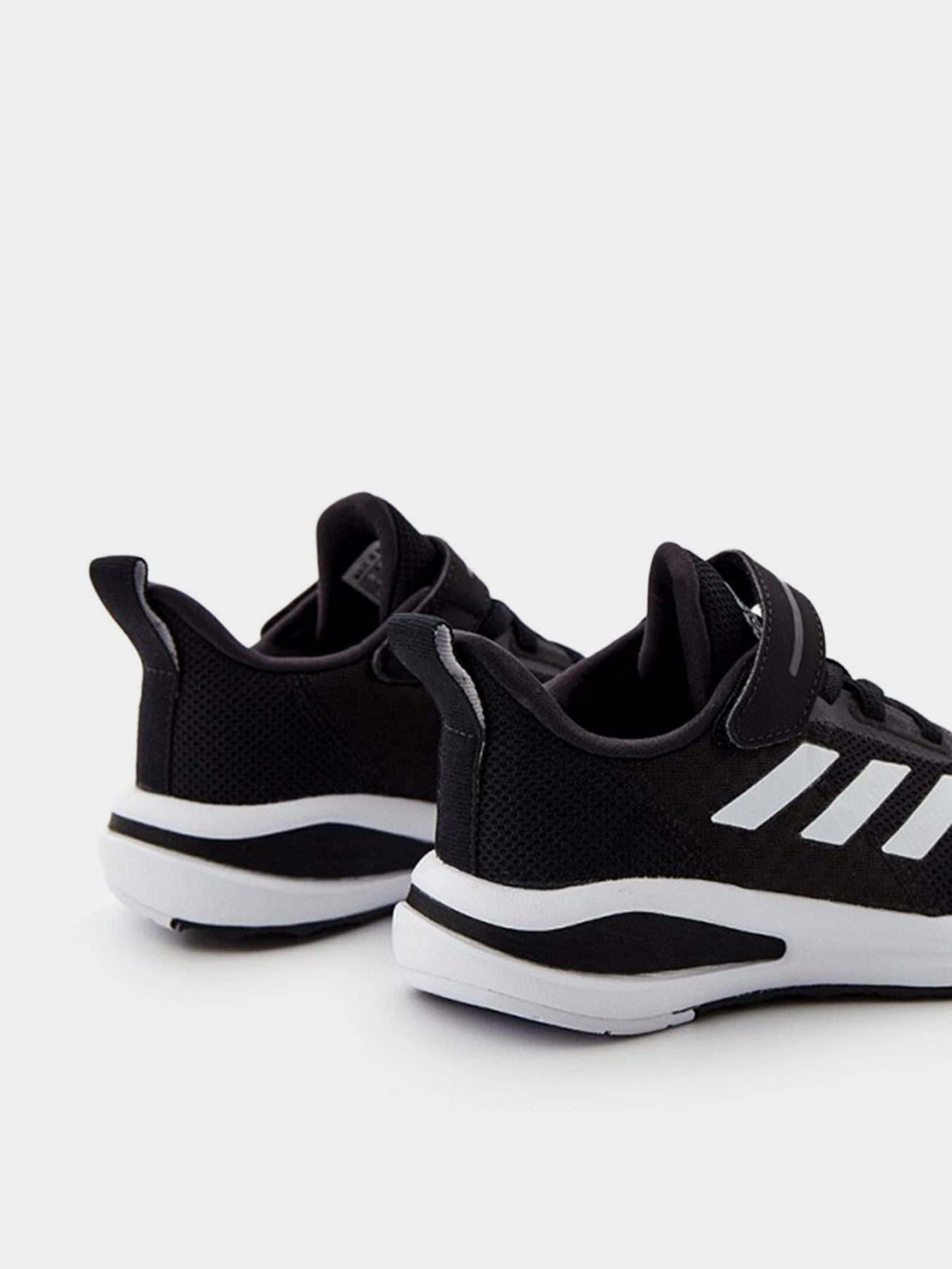 Кроссовки Adidas модель FW2579 Кроссовки Adidas модель FW2579 Фото