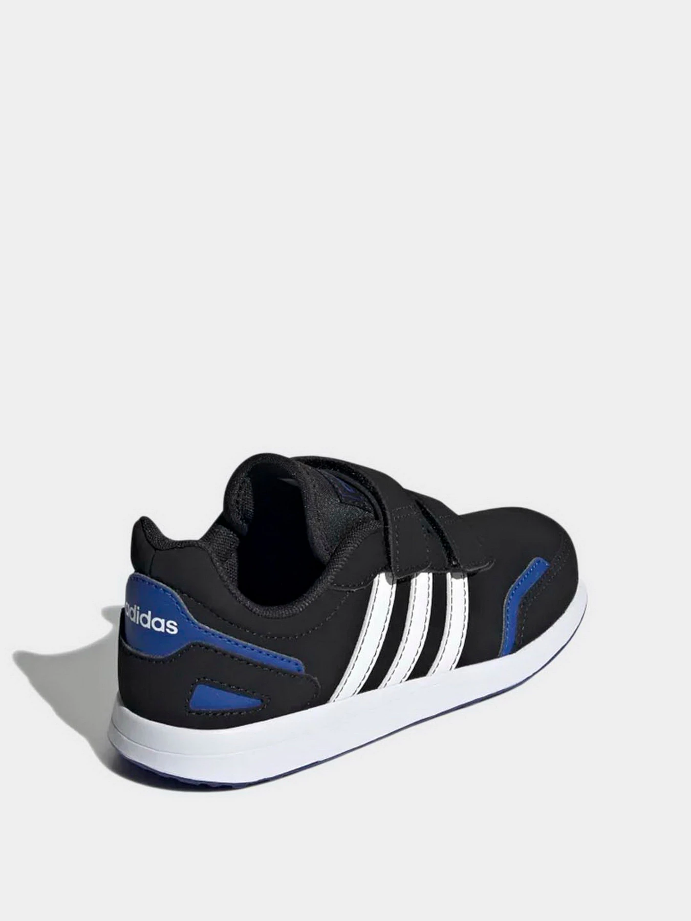 Кроссовки Adidas модель FW3983 Кроссовки Adidas модель FW3983 Фото