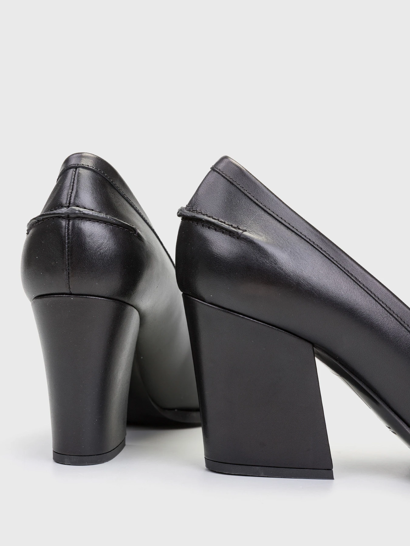 Туфли и лоферы Emporio Armani модель X3E401-XM662-K485 Фото