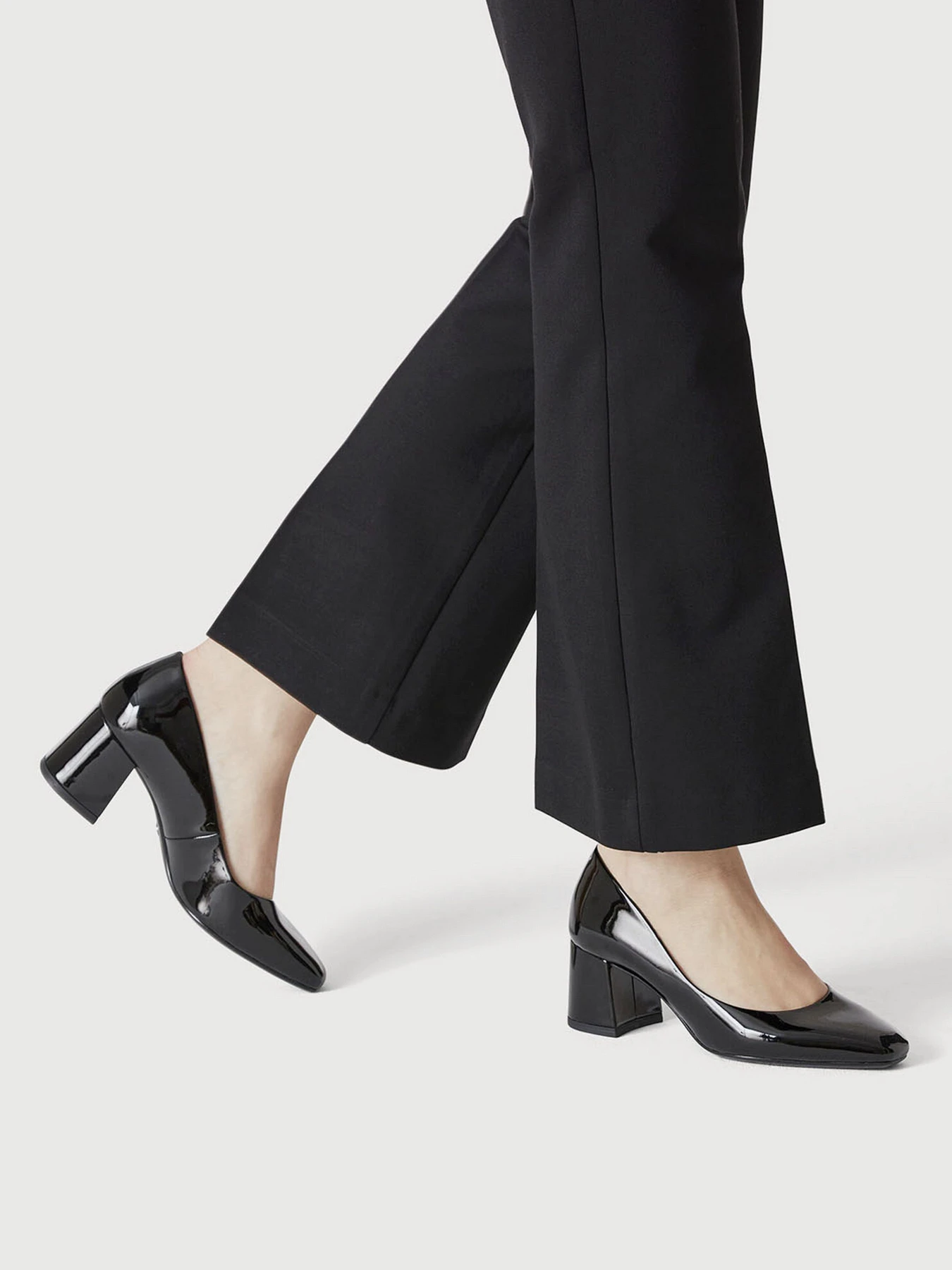 Туфли и лоферы Tamaris модель 22401-28-018 BLACK PATENT Фото