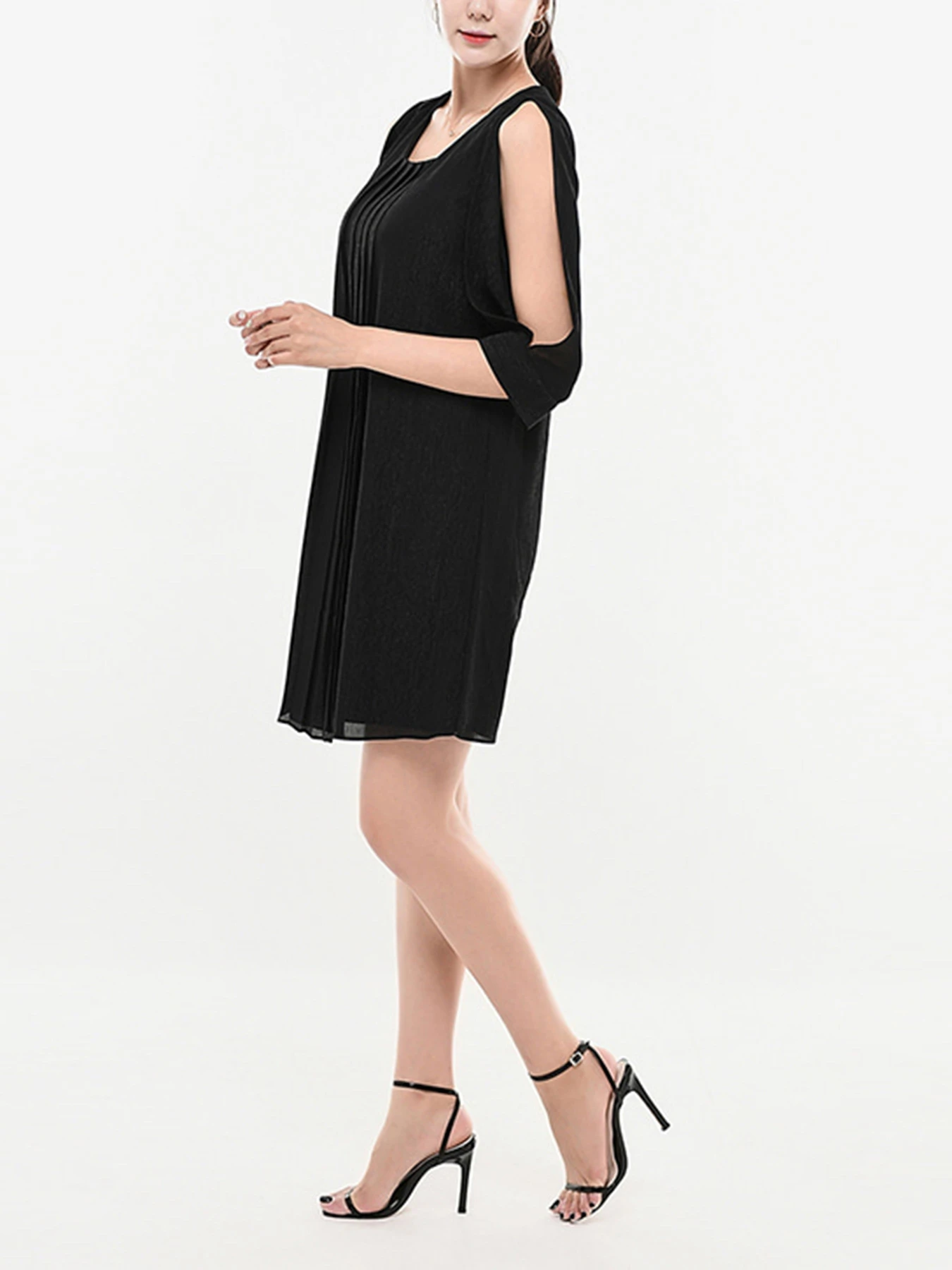 Платья Emporio Armani модель 3H2A75-2NXFZ-0999 Платья Emporio Armani модель 3H2A75-2NXFZ-0999 Фото