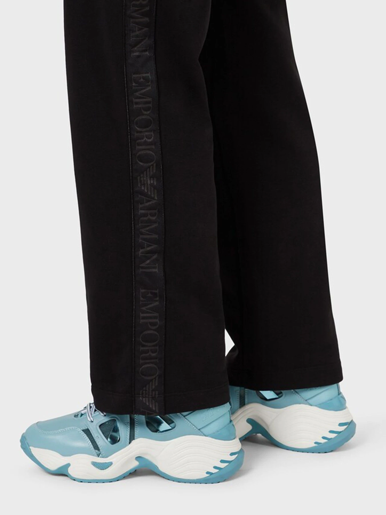 Брюки Emporio Armani модель 3K2P7E-2J60Z-0999 Брюки Emporio Armani модель 3K2P7E-2J60Z-0999 Фото