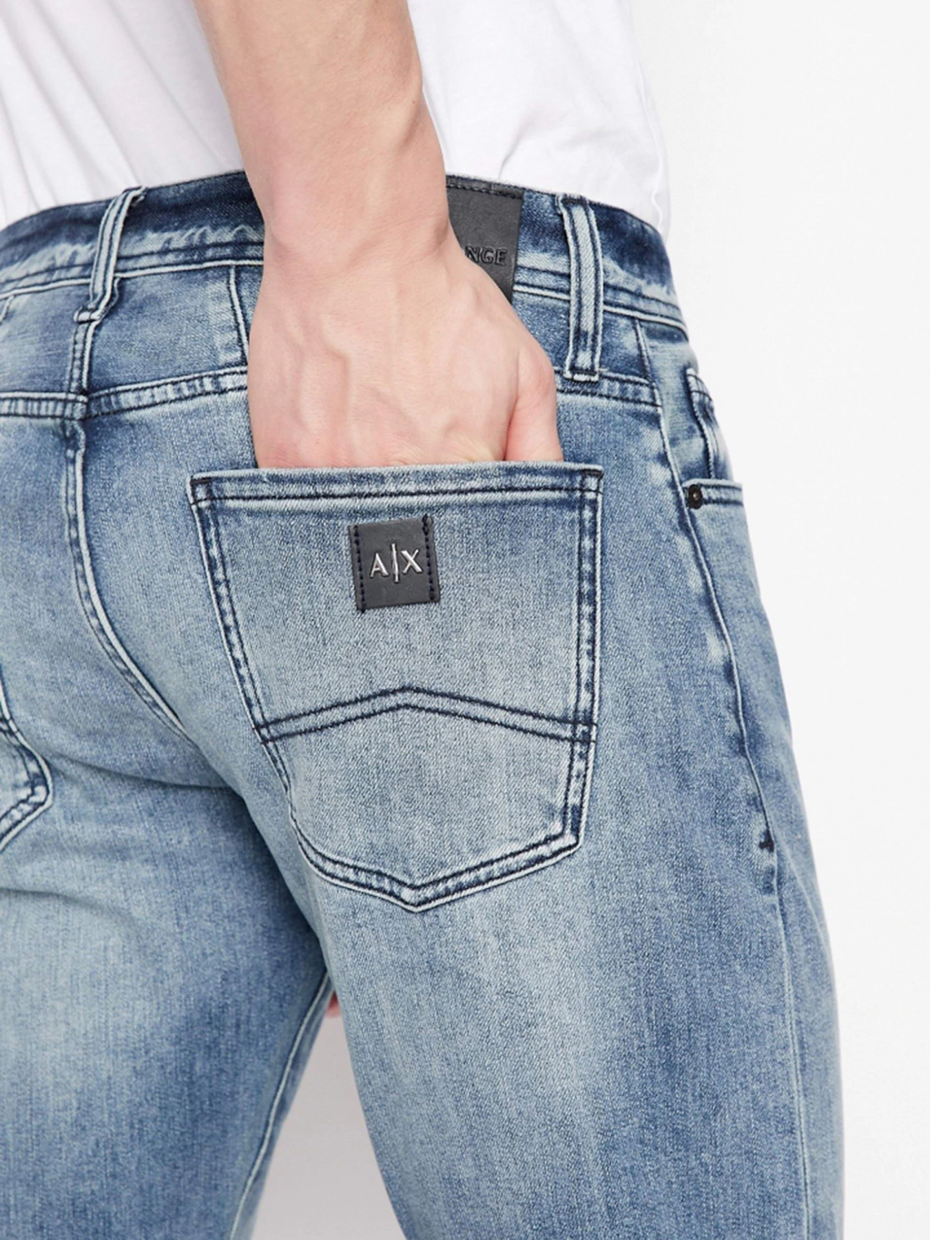 Джинсы Armani Exchange модель 3LZJ16-ZALPZ-1500 Джинсы Armani Exchange модель 3LZJ16-ZALPZ-1500 Фото