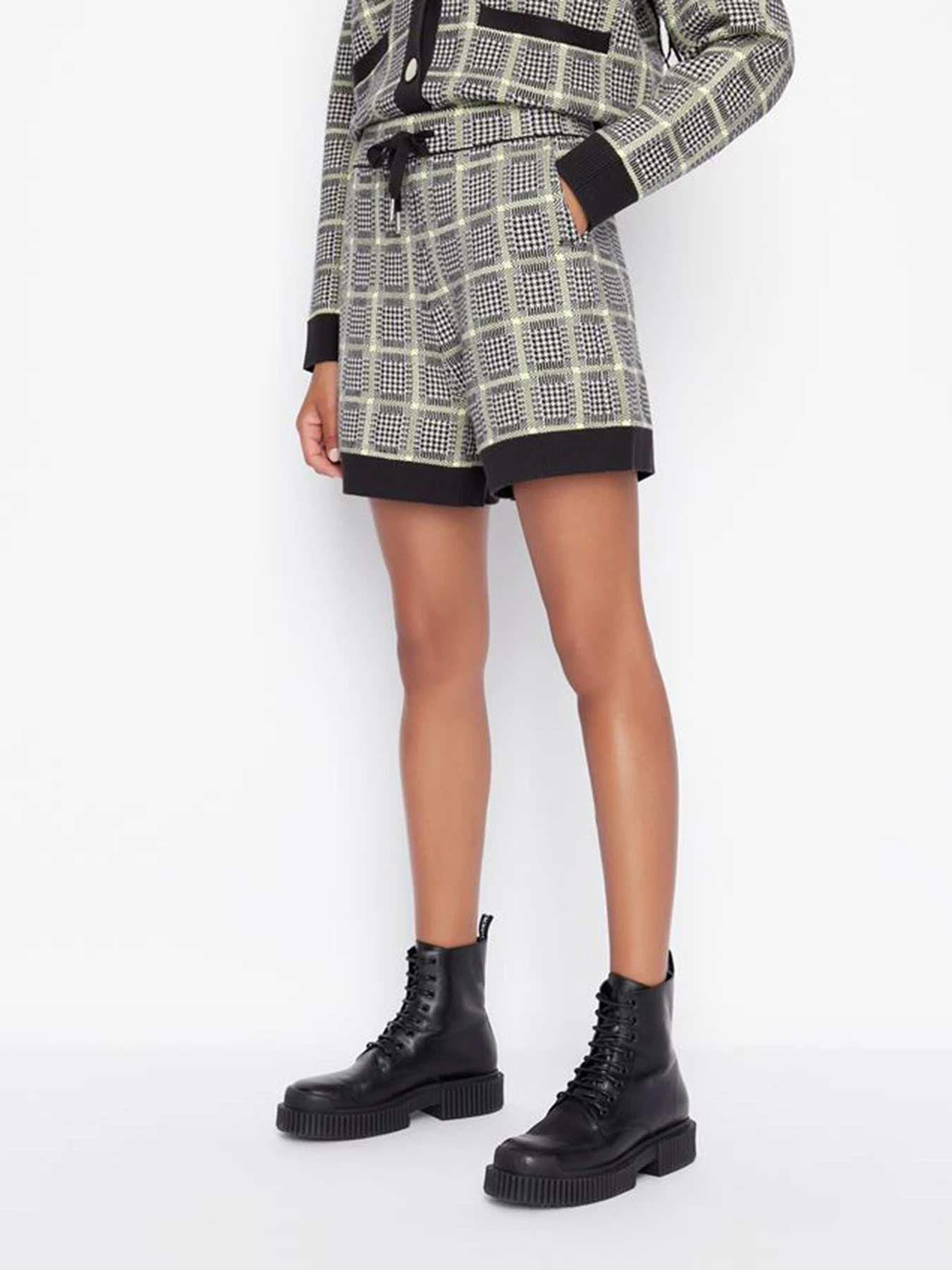 Шорты Armani Exchange модель 6LYS1J-YMV5Z-6601 Шорты Armani Exchange модель 6LYS1J-YMV5Z-6601 Фото