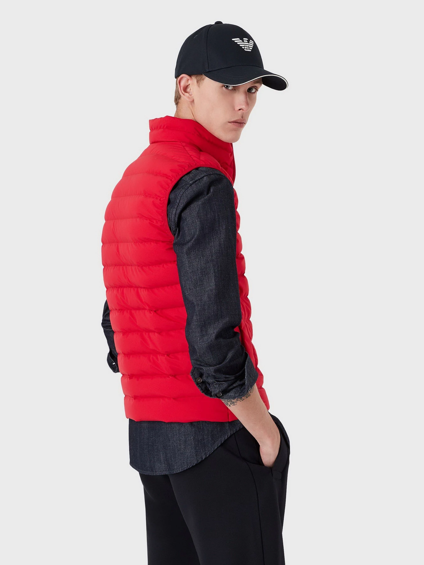 Утепленный жилет Emporio Armani модель 8N1BQ1-1NLRZ-0357 Утепленный жилет Emporio Armani модель 8N1BQ1-1NLRZ-0357 Фото