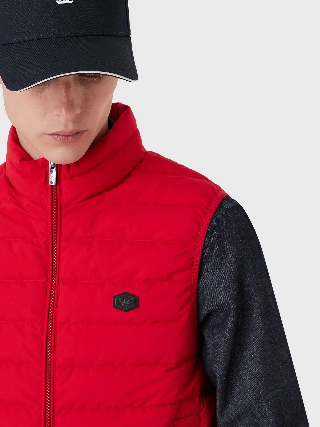 Утепленный жилет Emporio Armani модель 8N1BQ1-1NLRZ-0357 Утепленный жилет Emporio Armani модель 8N1BQ1-1NLRZ-0357 Фото
