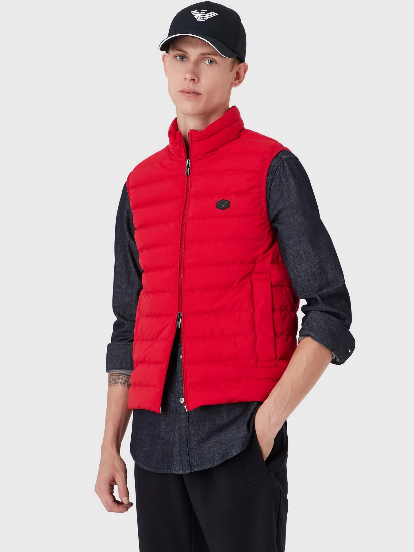 Утепленный жилет Emporio Armani модель 8N1BQ1-1NLRZ-0357 Утепленный жилет Emporio Armani модель 8N1BQ1-1NLRZ-0357 Фото