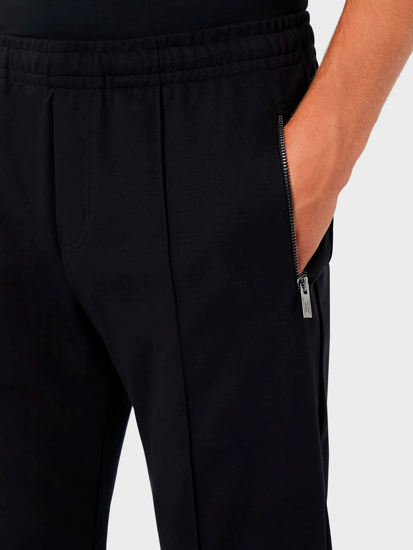 Брюки Emporio Armani модель 8N1P72-1JBTZ-0920 Брюки Emporio Armani модель 8N1P72-1JBTZ-0920 Фото