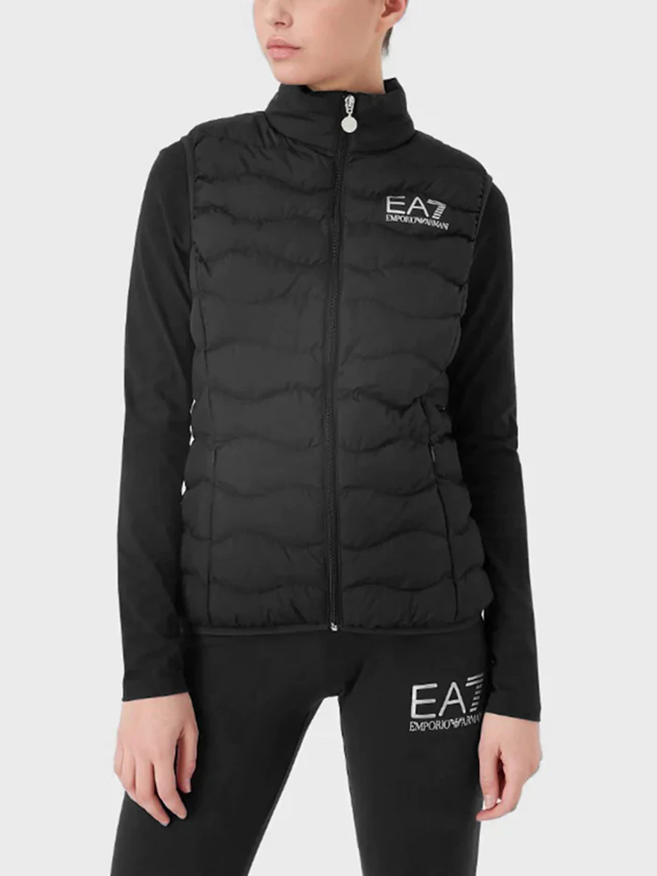 Куртки и дубленки EA7 модель 8NTQ08-TNF8Z-0200 Куртки и дубленки EA7 модель 8NTQ08-TNF8Z-0200 Фото