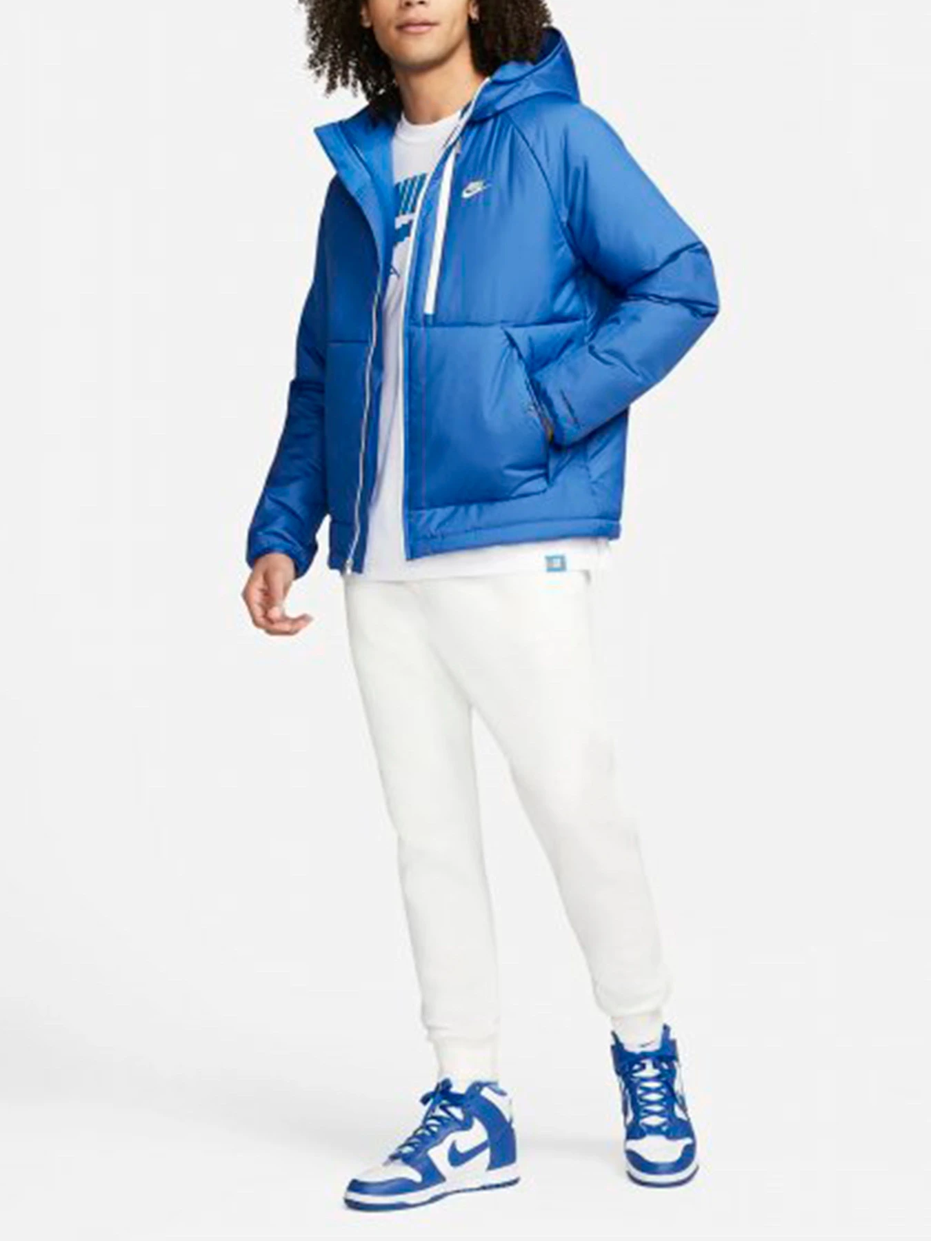 Куртки и дубленки NIKE модель DD6857-480 Куртки и дубленки NIKE модель DD6857-480 Фото
