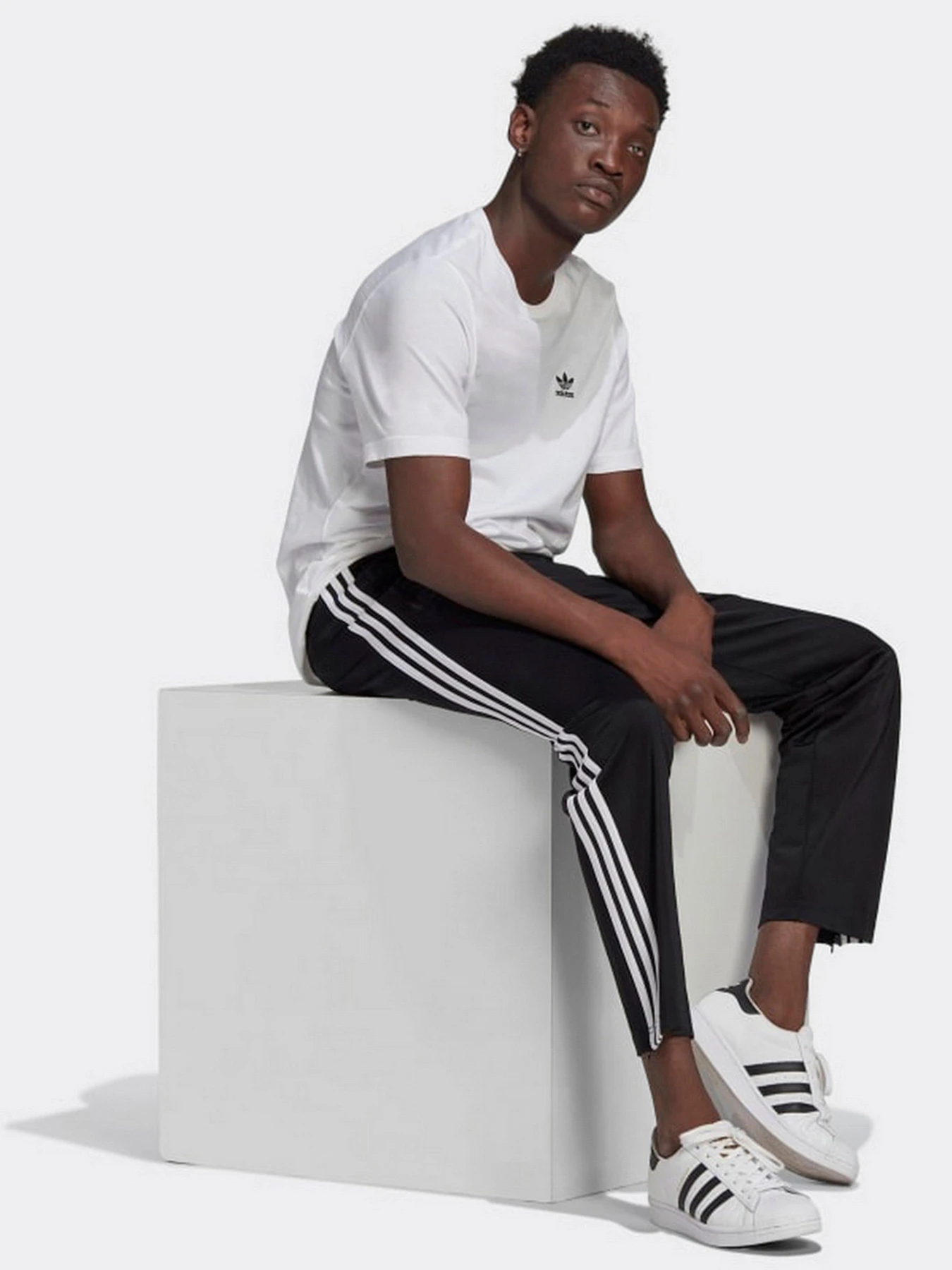 Брюки Adidas модель GN3517 Брюки Adidas модель GN3517 Фото