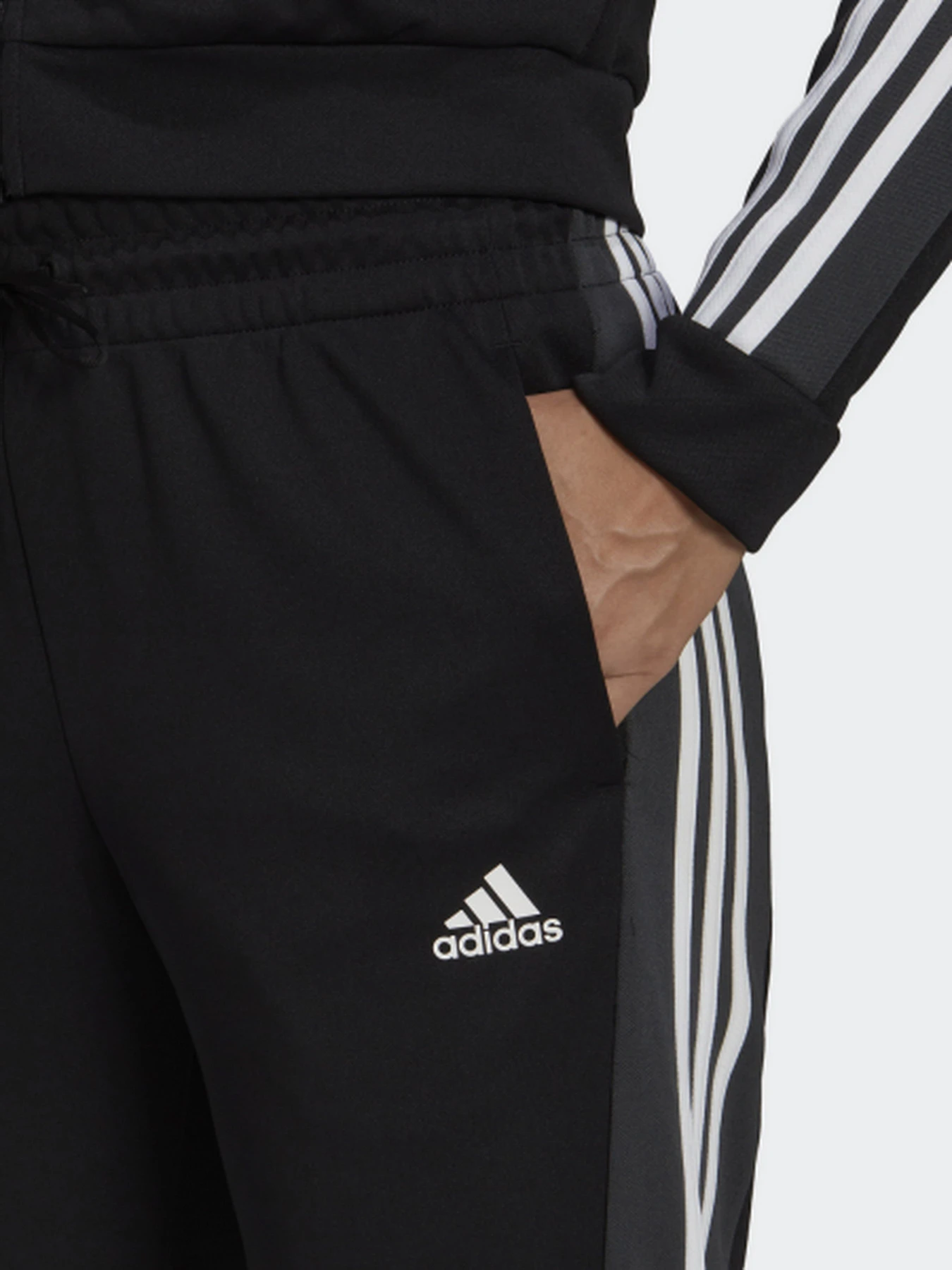 Костюмы Adidas модель H67027 Костюмы Adidas модель H67027 Фото