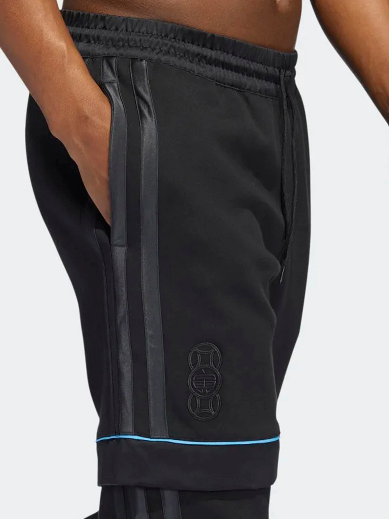 Брюки Adidas модель HB5475 Брюки Adidas модель HB5475 Фото