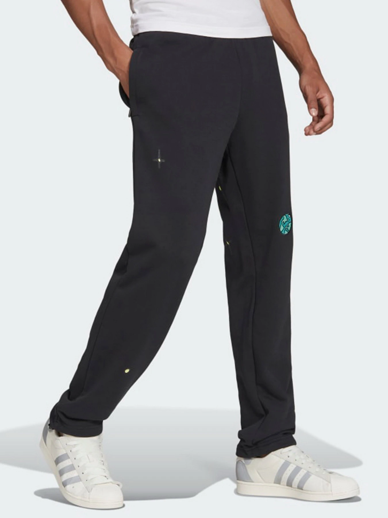 Брюки Adidas модель HC9447 Брюки Adidas модель HC9447 Фото