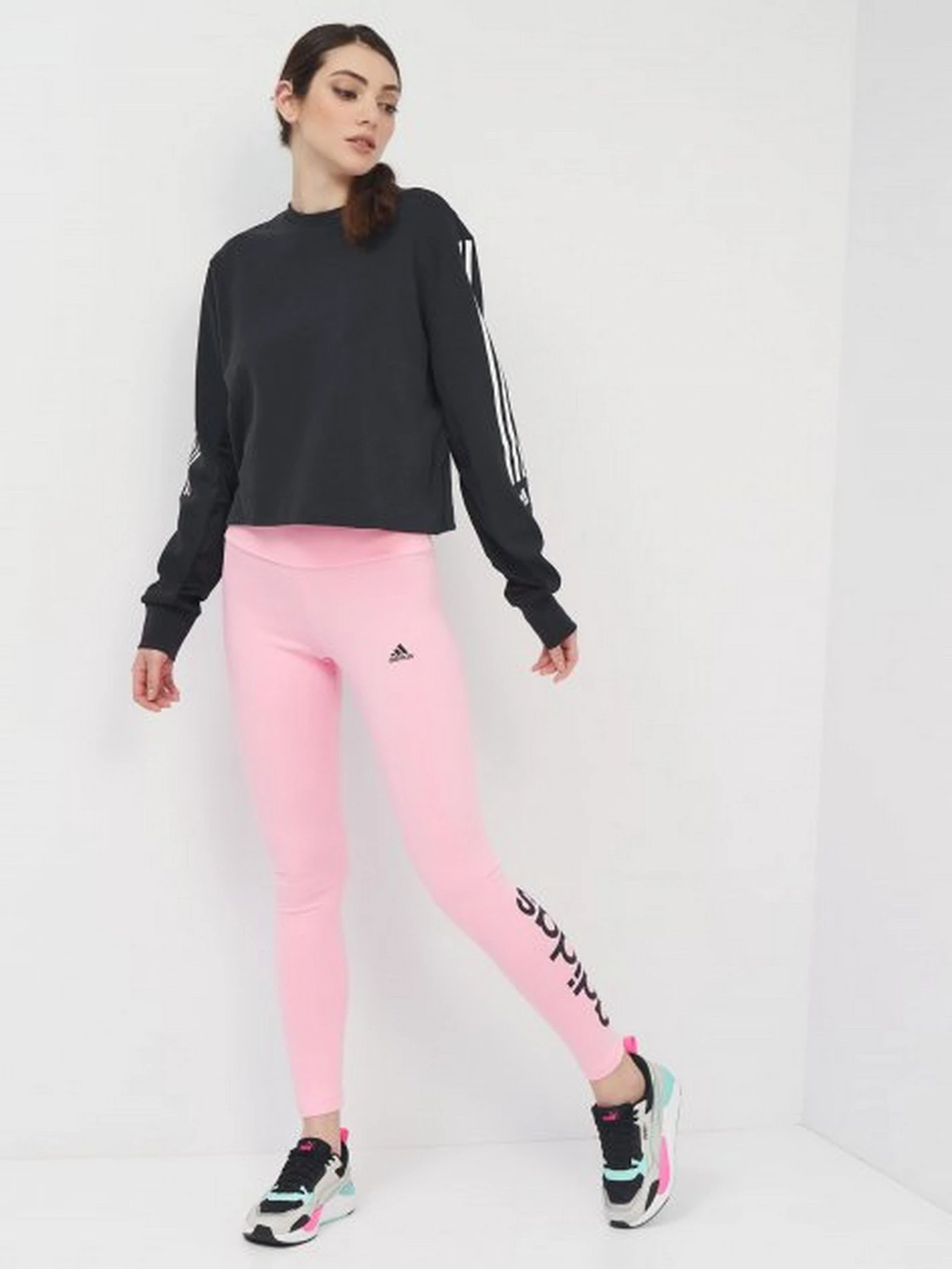 Брюки Adidas модель HD1691 Брюки Adidas модель HD1691 Фото