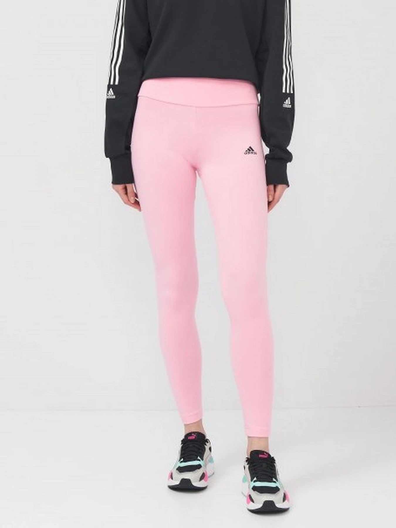 Брюки Adidas модель HD1691 Брюки Adidas модель HD1691 Фото
