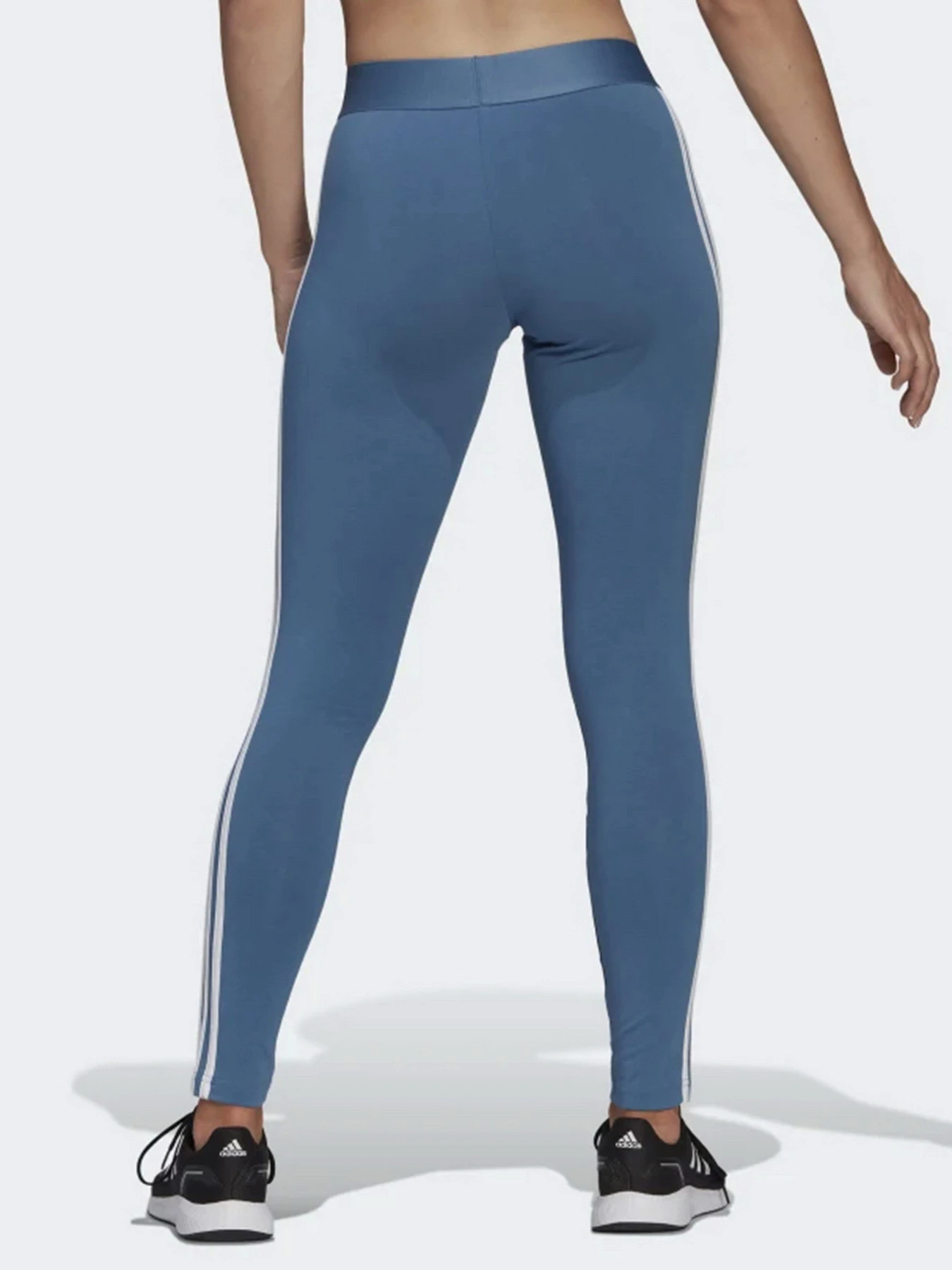 Брюки Adidas модель HD1830 Брюки Adidas модель HD1830 Фото