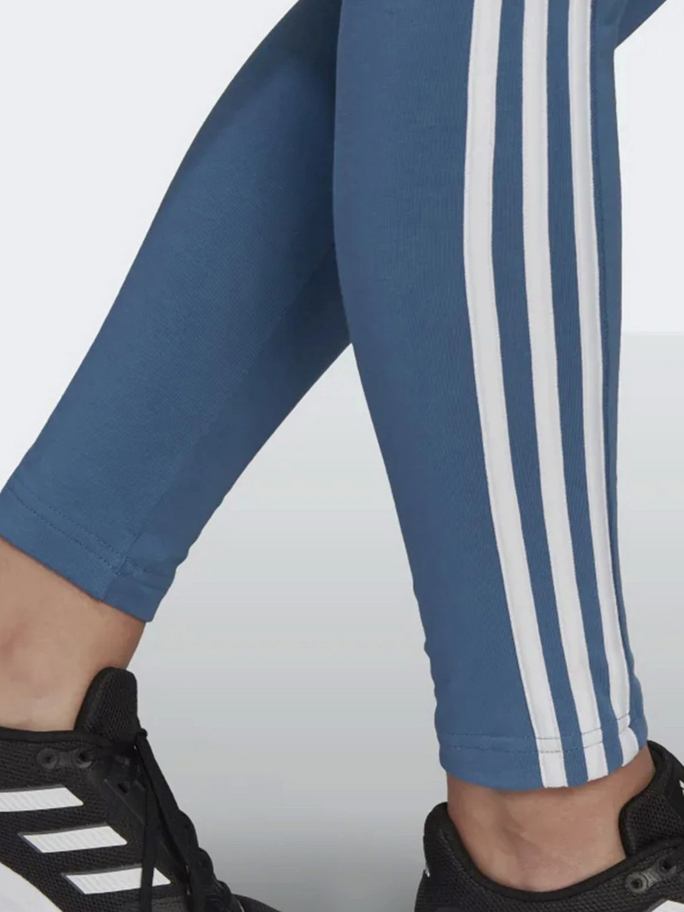 Брюки Adidas модель HD1830 Брюки Adidas модель HD1830 Фото