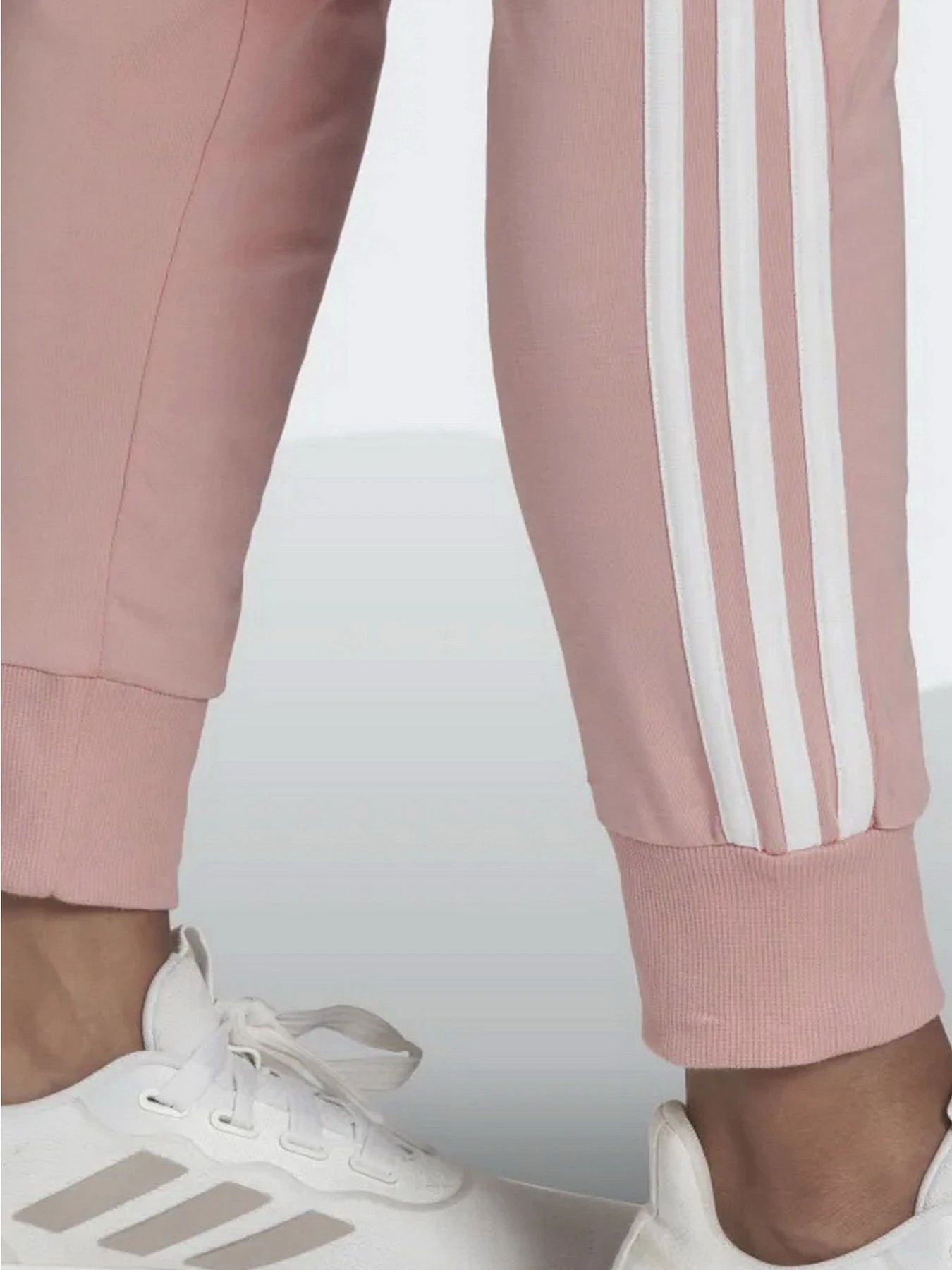 Брюки Adidas модель HD4272 Брюки Adidas модель HD4272 Фото
