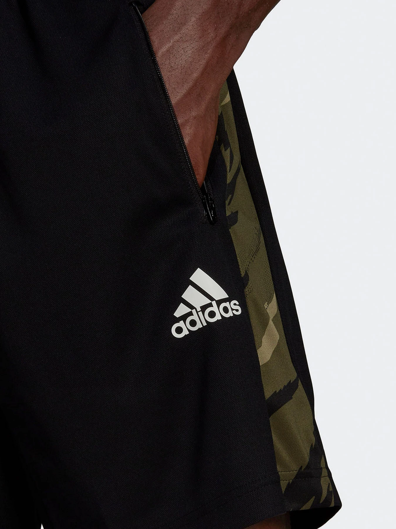 Шорты Adidas модель HD4320 Шорты Adidas модель HD4320 Фото