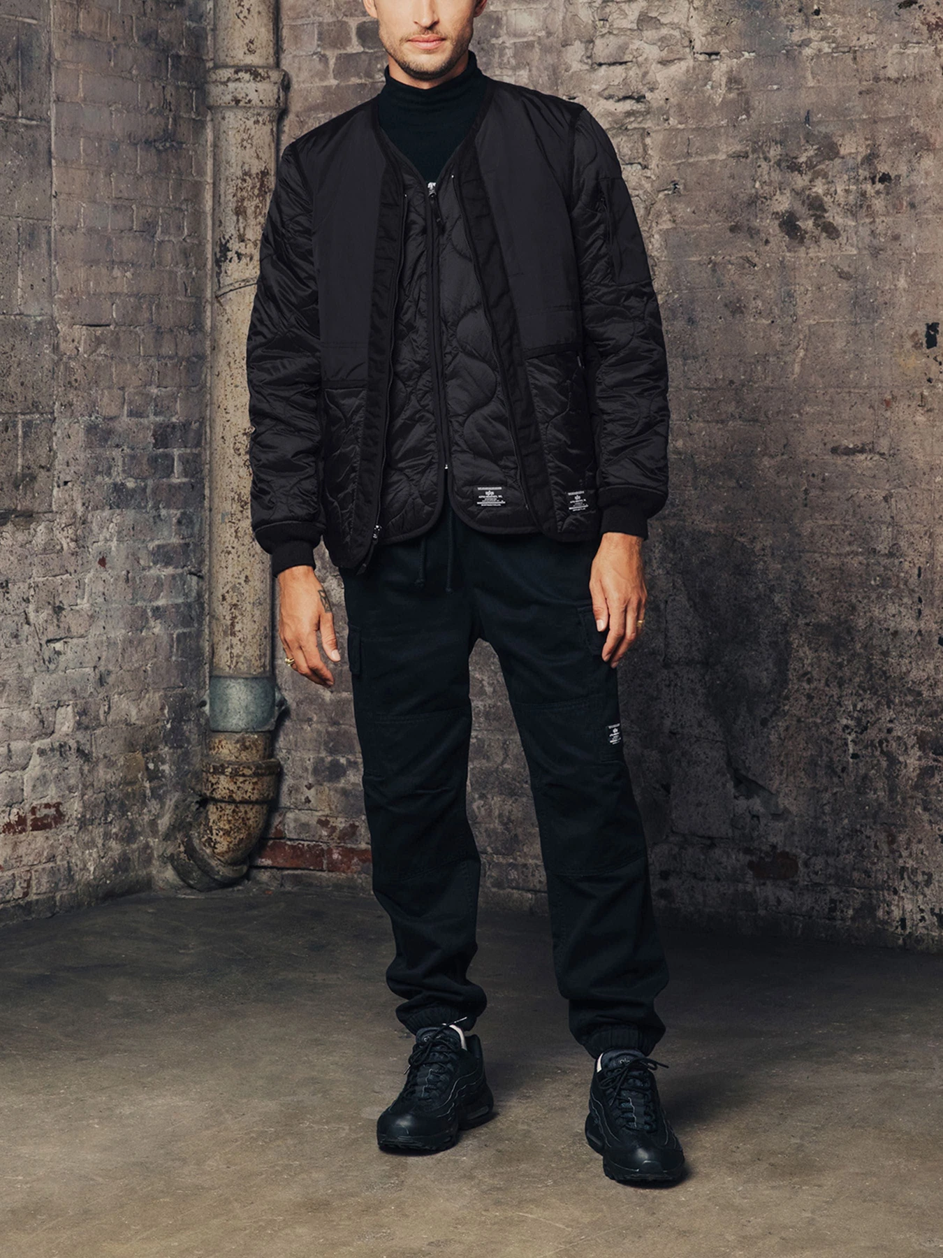 Куртки и дубленки Alpha Industries модель MJM52503C1_001 Куртки и дубленки Alpha Industries модель MJM52503C1_001 Фото