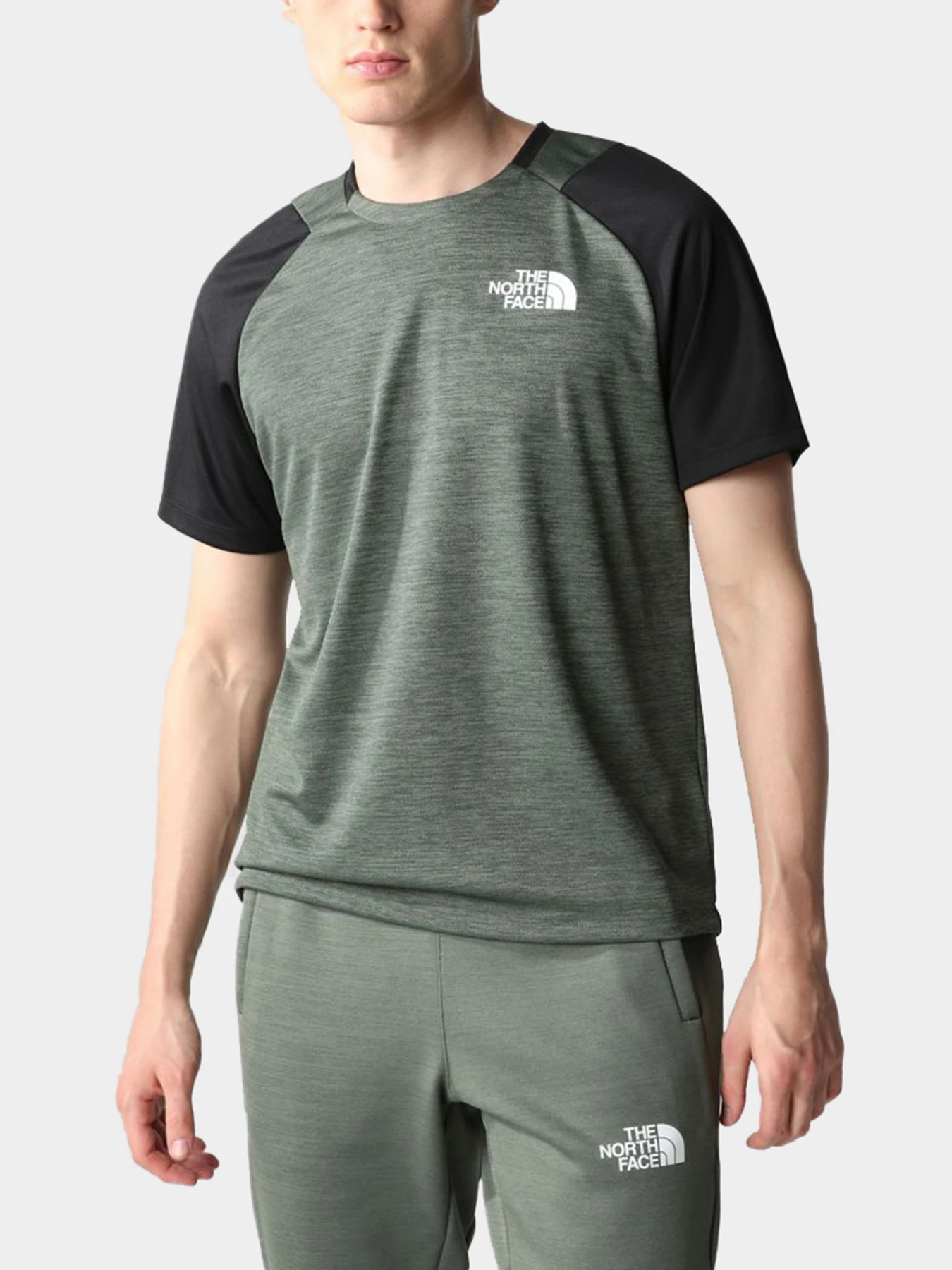 Спортивная одежда The North Face модель NF0A7ZAMRM91 Спортивная одежда The North Face модель NF0A7ZAMRM91 Фото