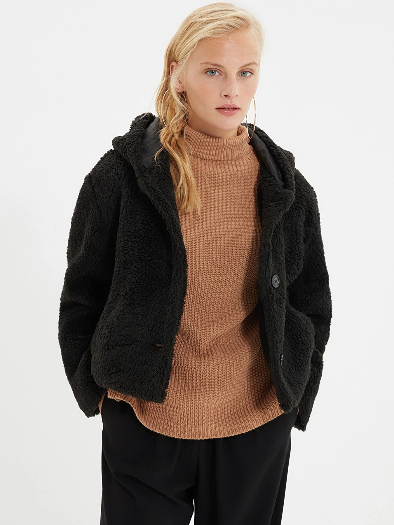 Куртки и дубленки Trendyol модель TWOAW22MO0356/Siyah Куртки и дубленки Trendyol модель TWOAW22MO0356/Siyah Фото