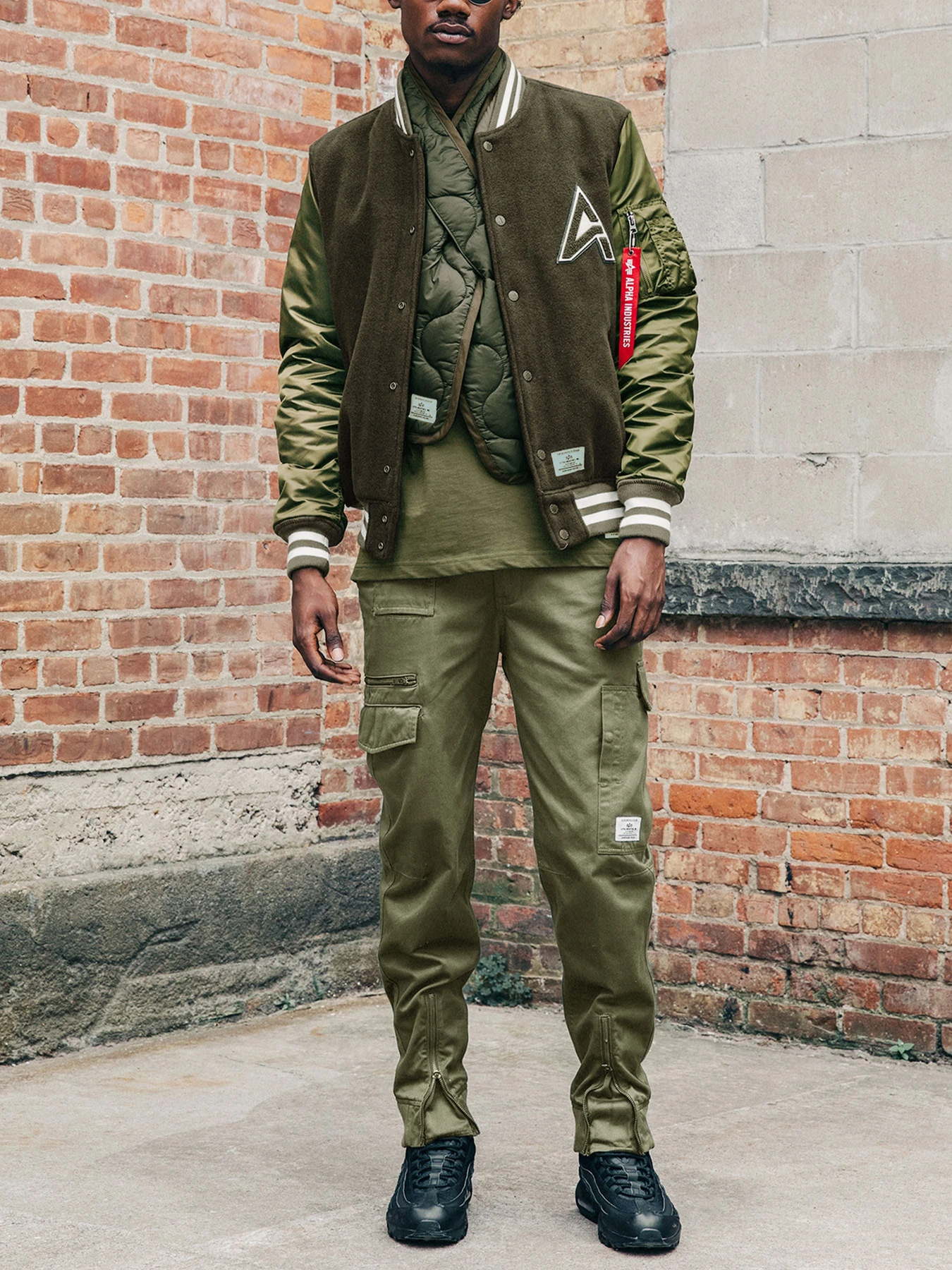Куртки и дубленки Alpha Industries модель UJM52500C1_301 Фото