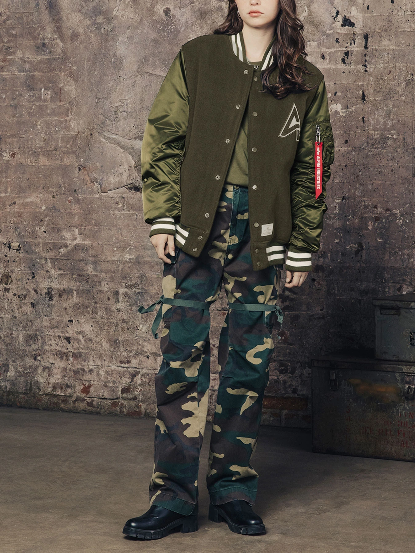Куртки и дубленки Alpha Industries модель UJM52500C1_301 Фото
