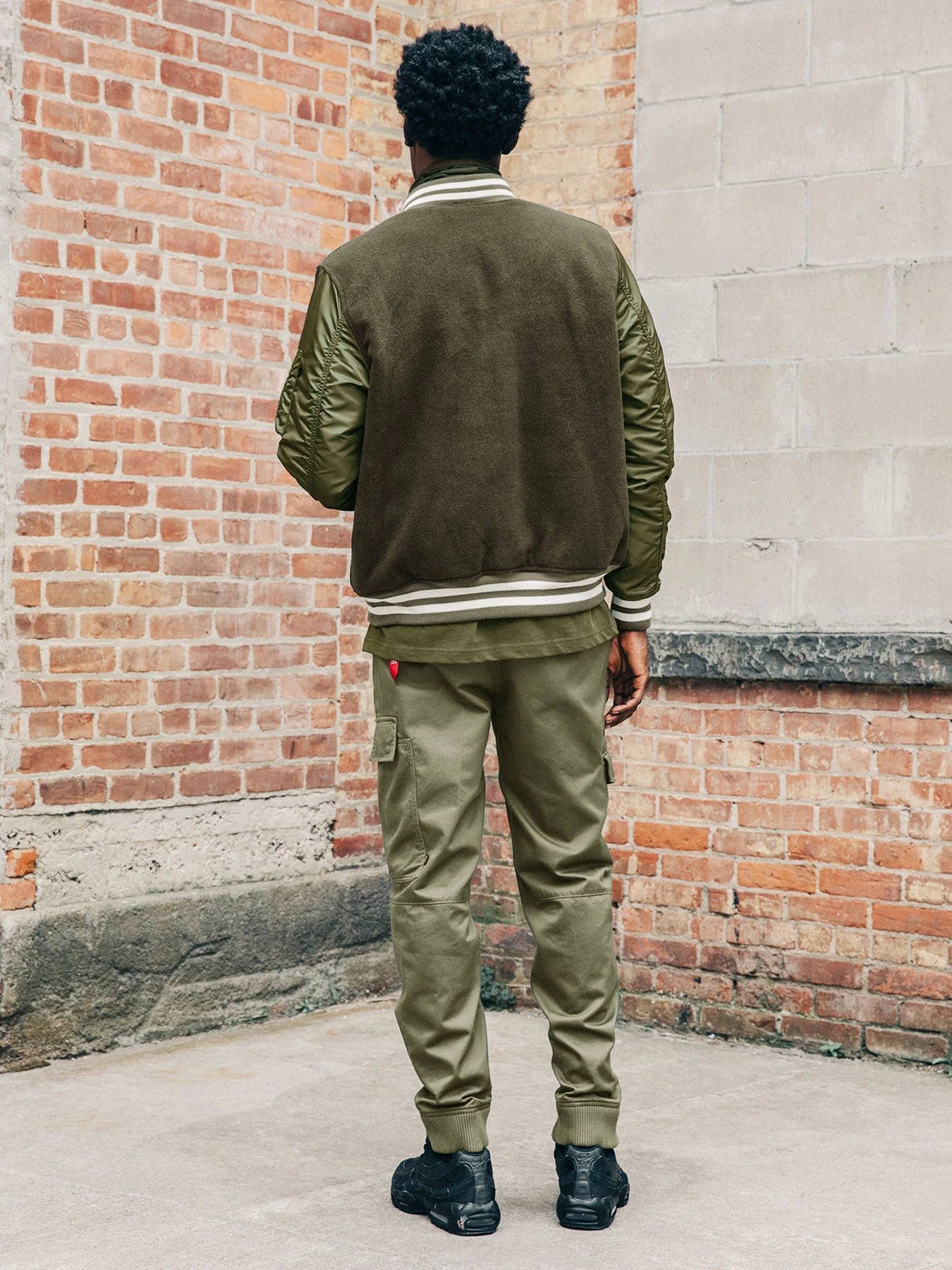 Куртки и дубленки Alpha Industries модель UJM52500C1_301 Фото