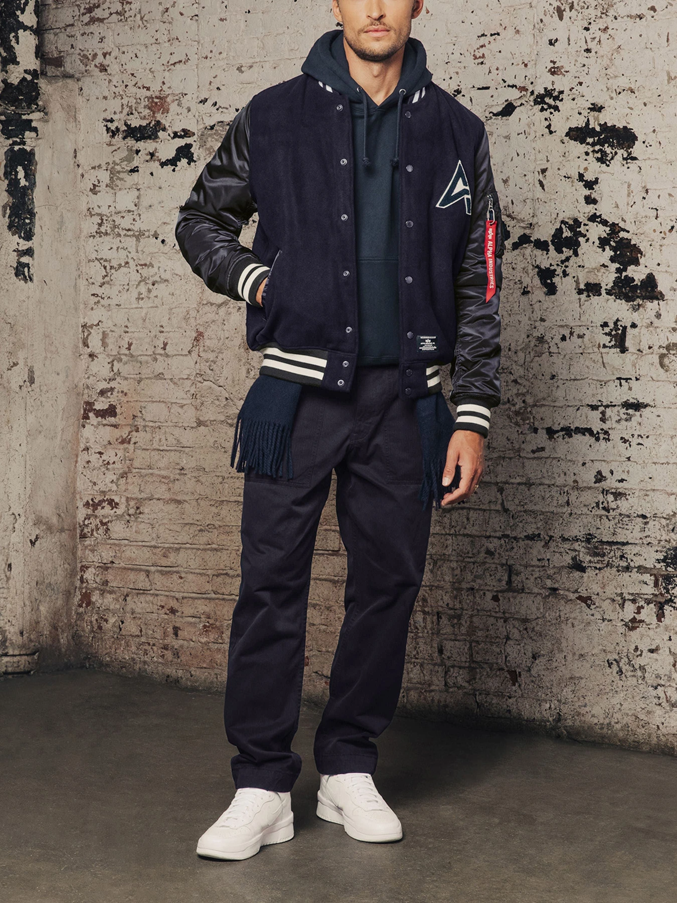Куртки и дубленки Alpha Industries модель UJM52500C1_410 Фото