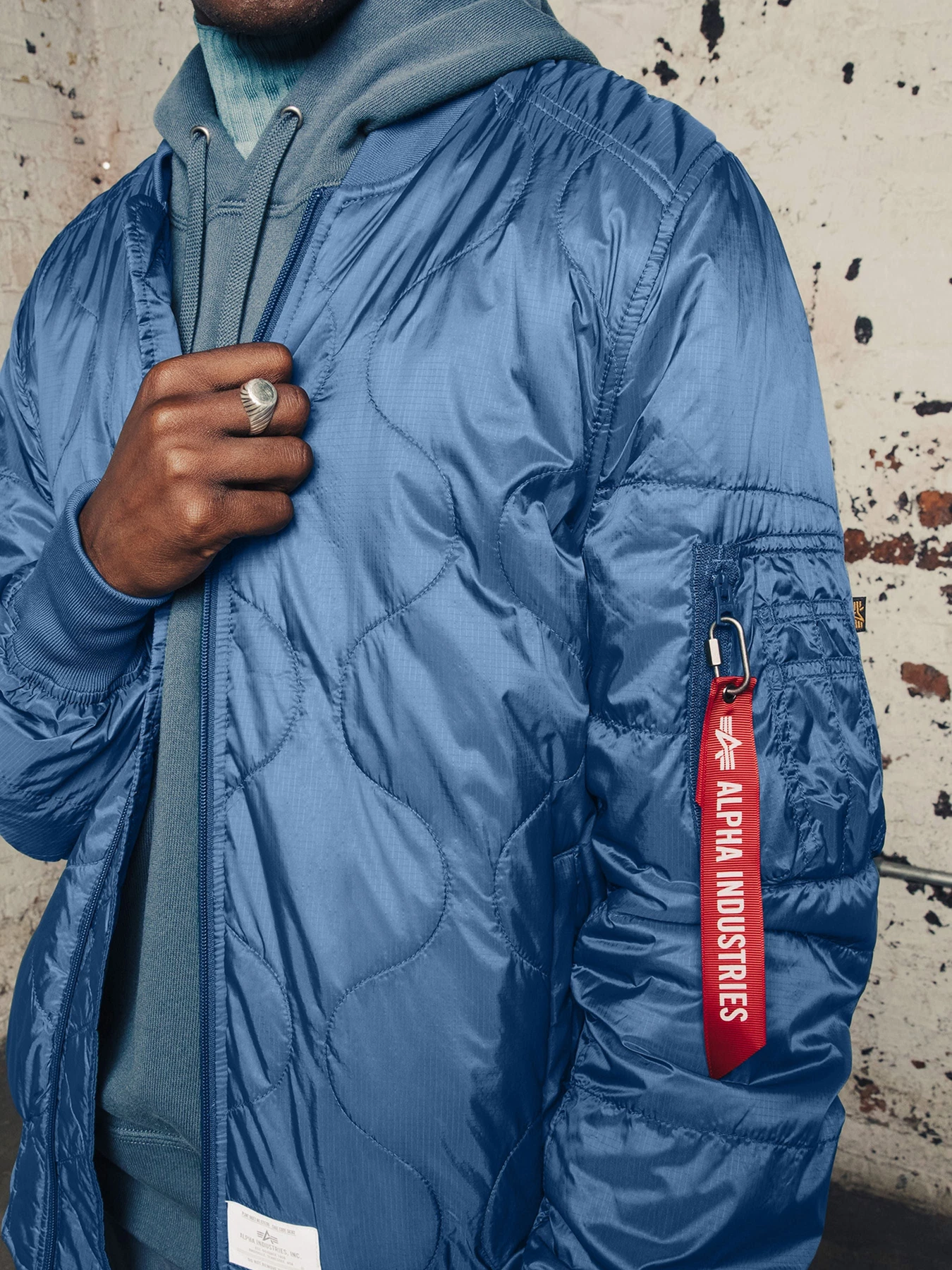 Куртки и дубленки Alpha Industries модель UJQ52000C1_438 Куртки и дубленки Alpha Industries модель UJQ52000C1_438 Фото