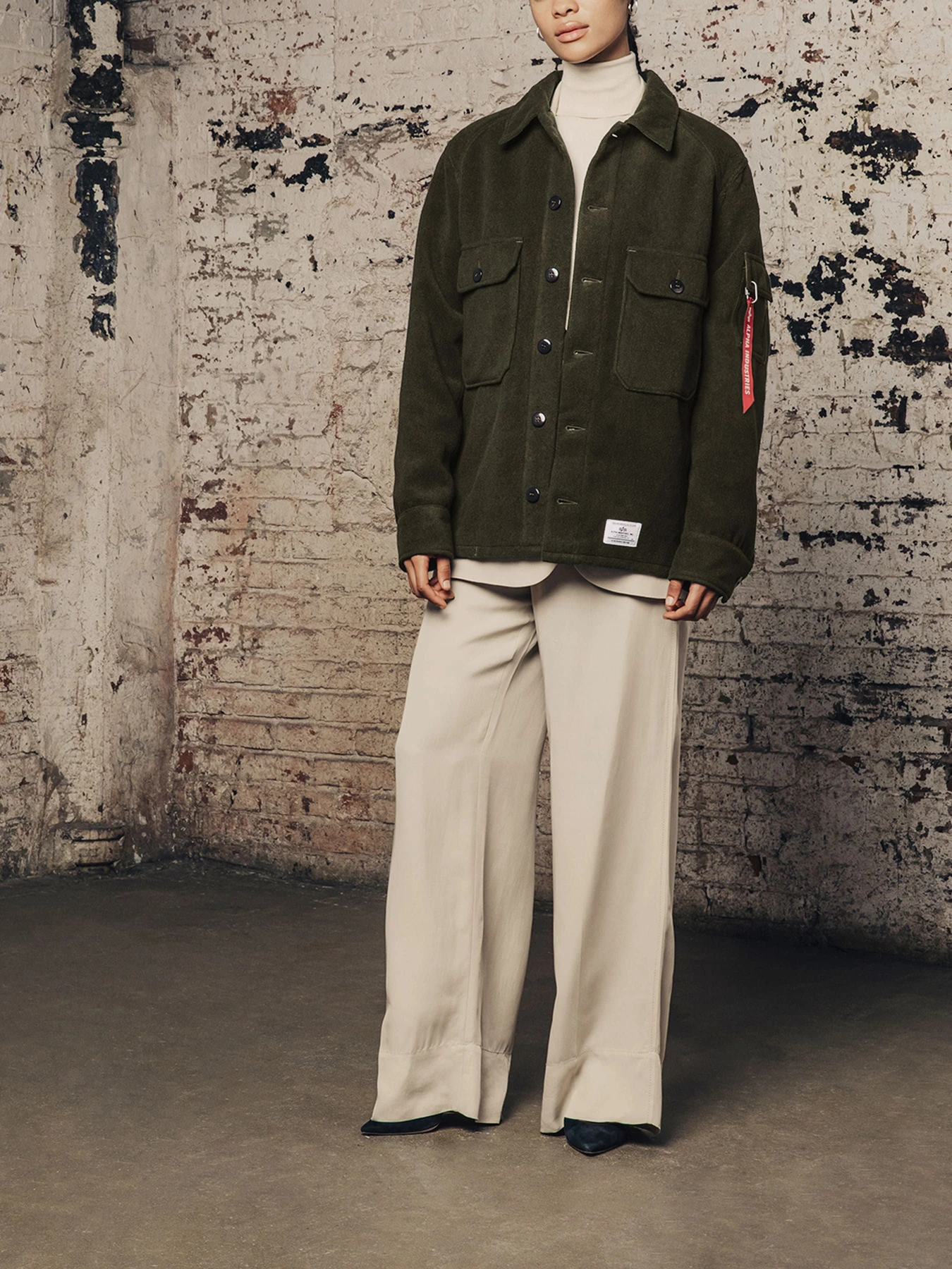 Куртки и дубленки Alpha Industries модель UJW52500C1_301 Куртки и дубленки Alpha Industries модель UJW52500C1_301 Фото