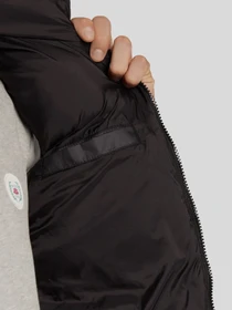 Куртки и дубленки Vans модель VN0A7S8LBLK1 Фото