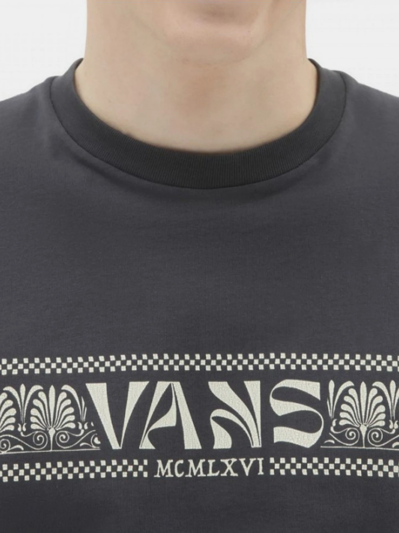 Футболки и поло Vans модель VN0A7TM81O71 Футболки и поло Vans модель VN0A7TM81O71 Фото