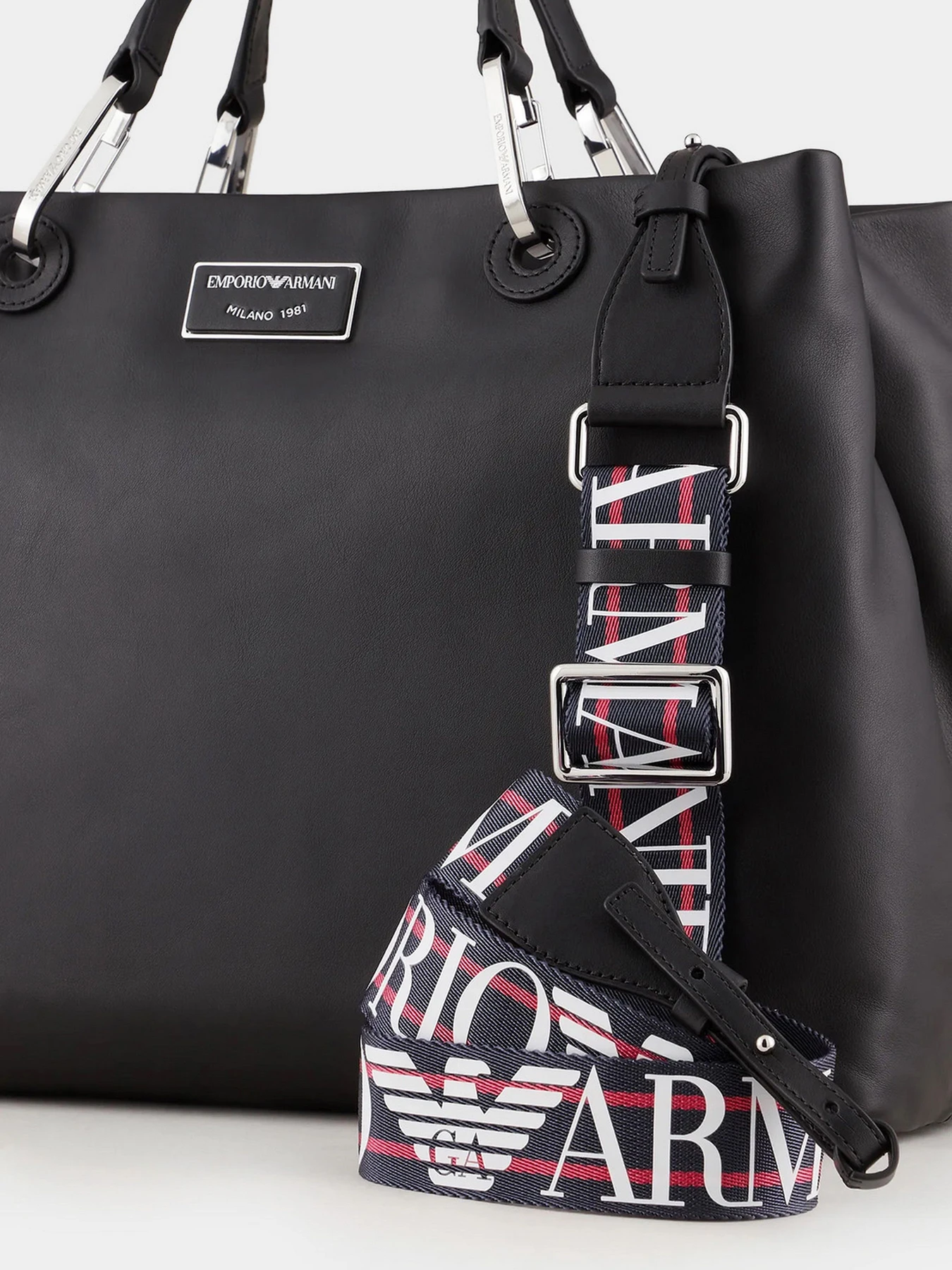 Сумки Emporio Armani модель Y3D165-Y478E-80001 Фото