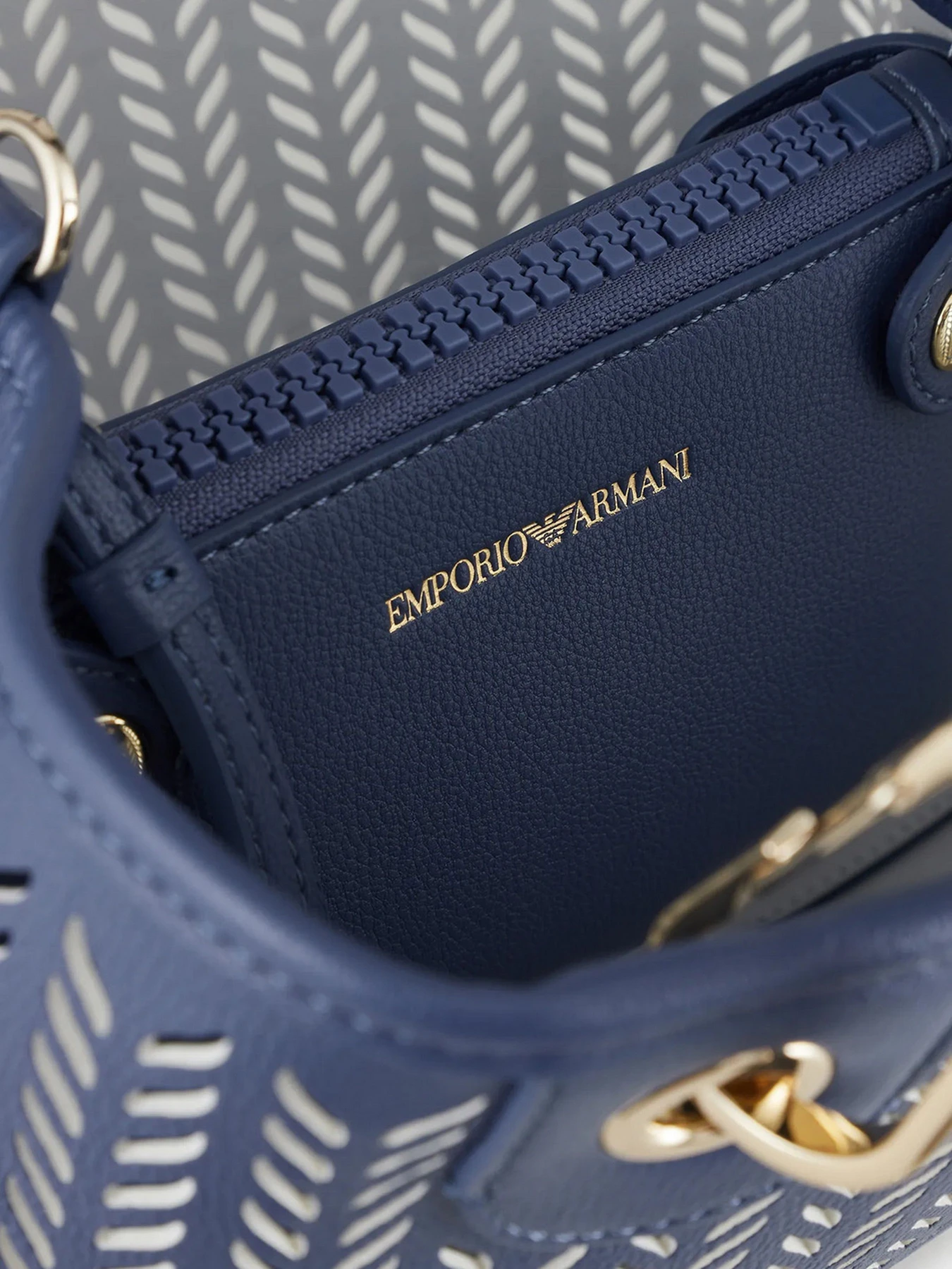 Сумки Emporio Armani модель Y3D166-Y472A-89313 Сумки Emporio Armani модель Y3D166-Y472A-89313 Фото