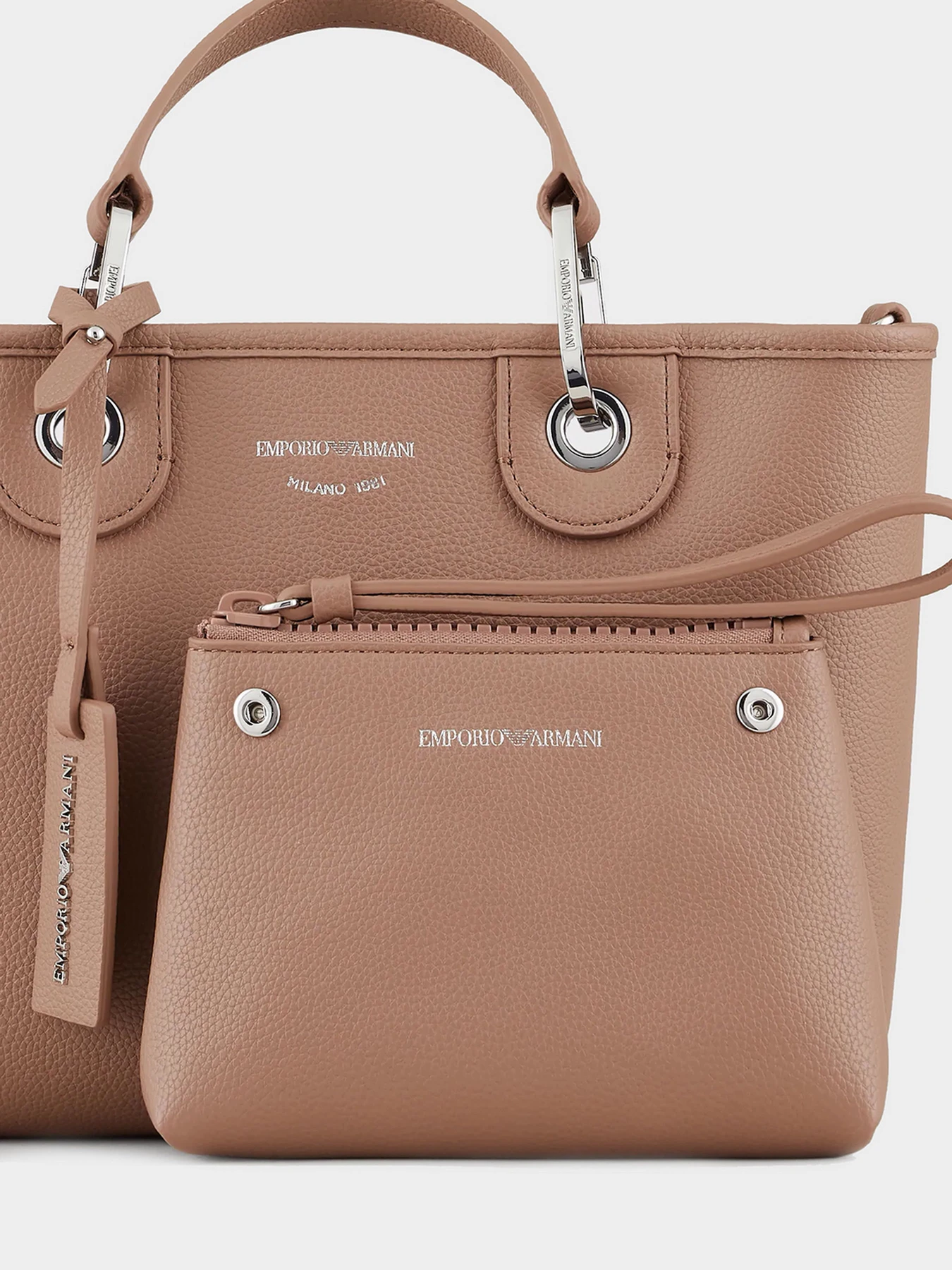 Сумки Emporio Armani модель Y3D166-YFO5E-89400 Сумки Emporio Armani модель Y3D166-YFO5E-89400 Фото