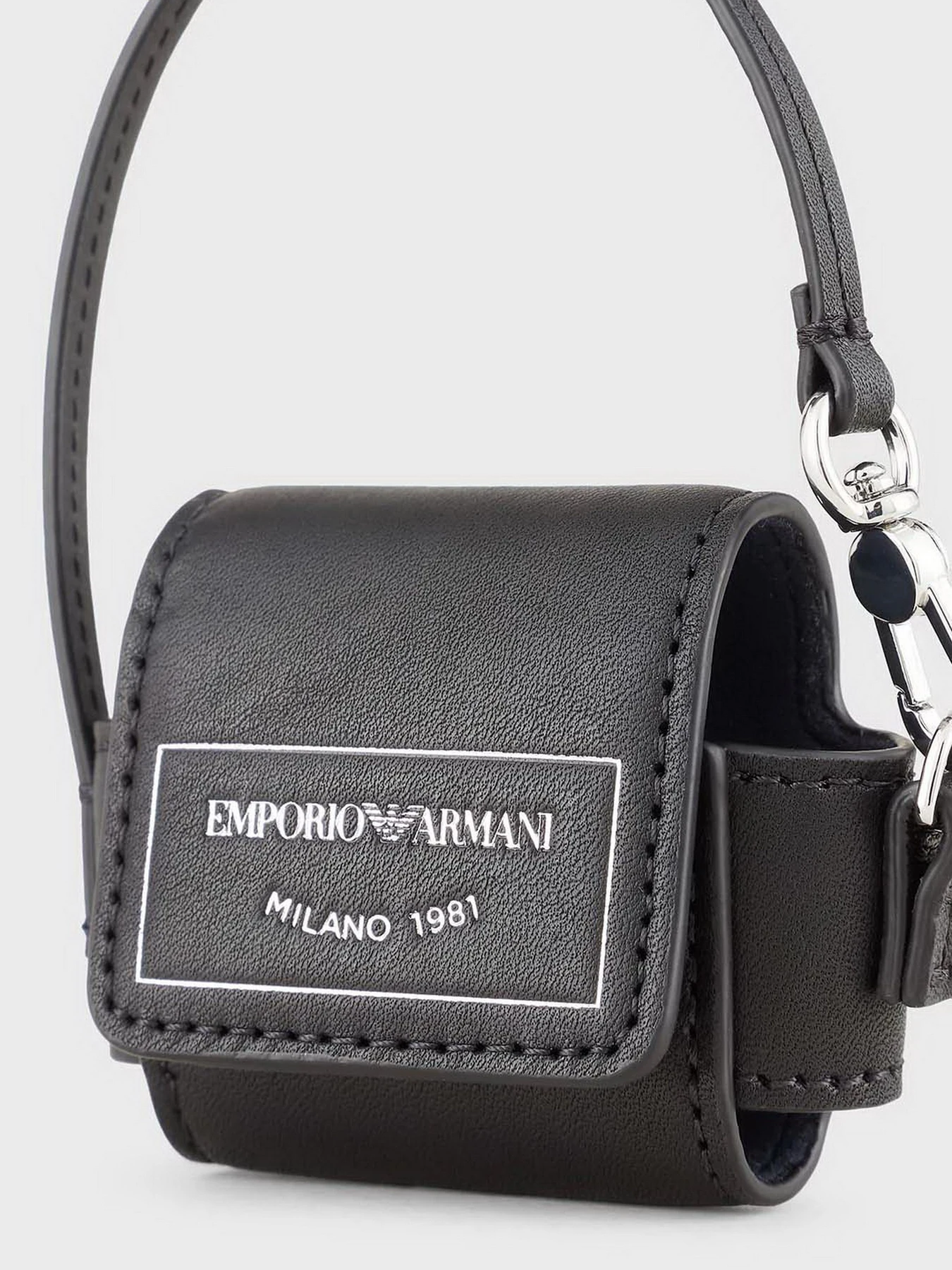 Аксессуары для смартфонов Emporio Armani модель Y3H299-Y478E-80001 Аксессуары для смартфонов Emporio Armani модель Y3H299-Y478E-80001 Фото