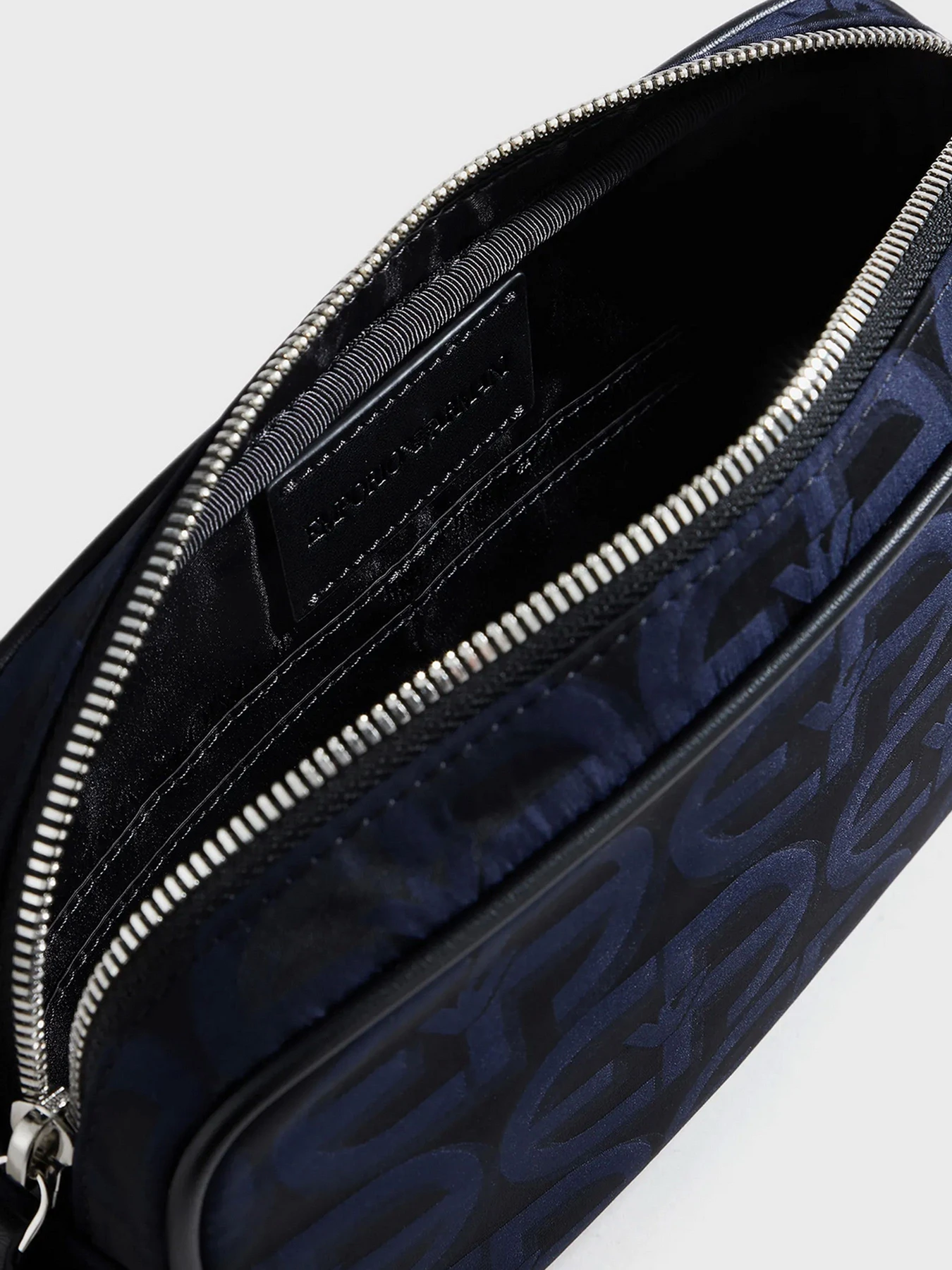 Косметичка Emporio Armani Emporio Armani модель Y4R356-Y140E-88017 Косметичка Emporio Armani Emporio Armani модель Y4R356-Y140E-88017 Фото