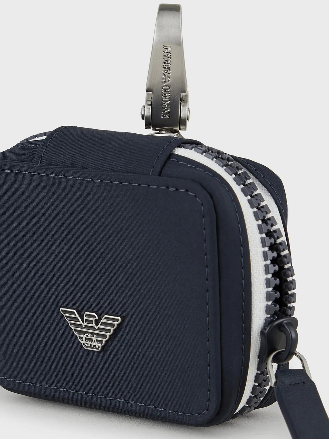 Аксессуары для смартфонов Emporio Armani модель Y4R357-Y122E-87077 Аксессуары для смартфонов Emporio Armani модель Y4R357-Y122E-87077 Фото