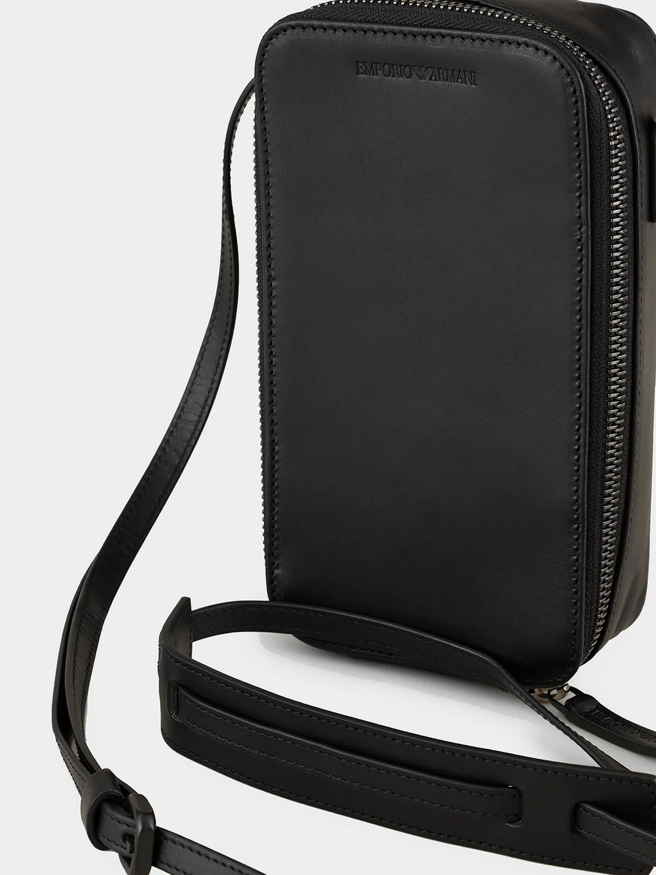 Аксессуары для смартфонов Emporio Armani модель Y4R374-Y119V-80001 Аксессуары для смартфонов Emporio Armani модель Y4R374-Y119V-80001 Фото