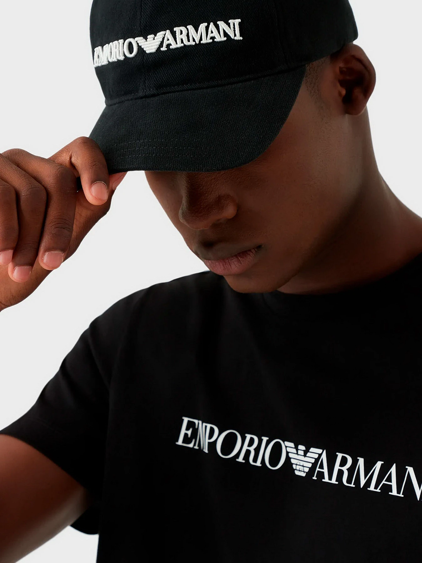Шапки и кепки Emporio Armani модель 627901-CC994-00020 Шапки и кепки Emporio Armani модель 627901-CC994-00020 Фото