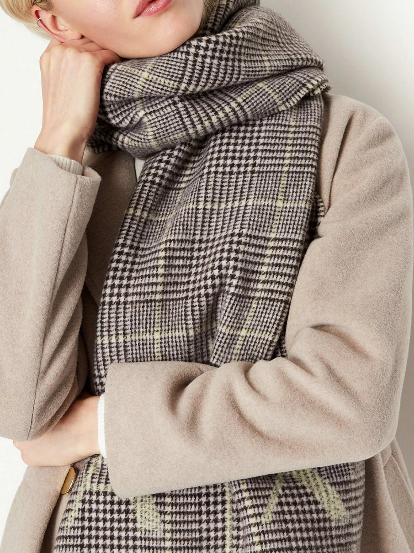 Шарфы и платки Armani Exchange модель 944114-2F114-11282 Фото